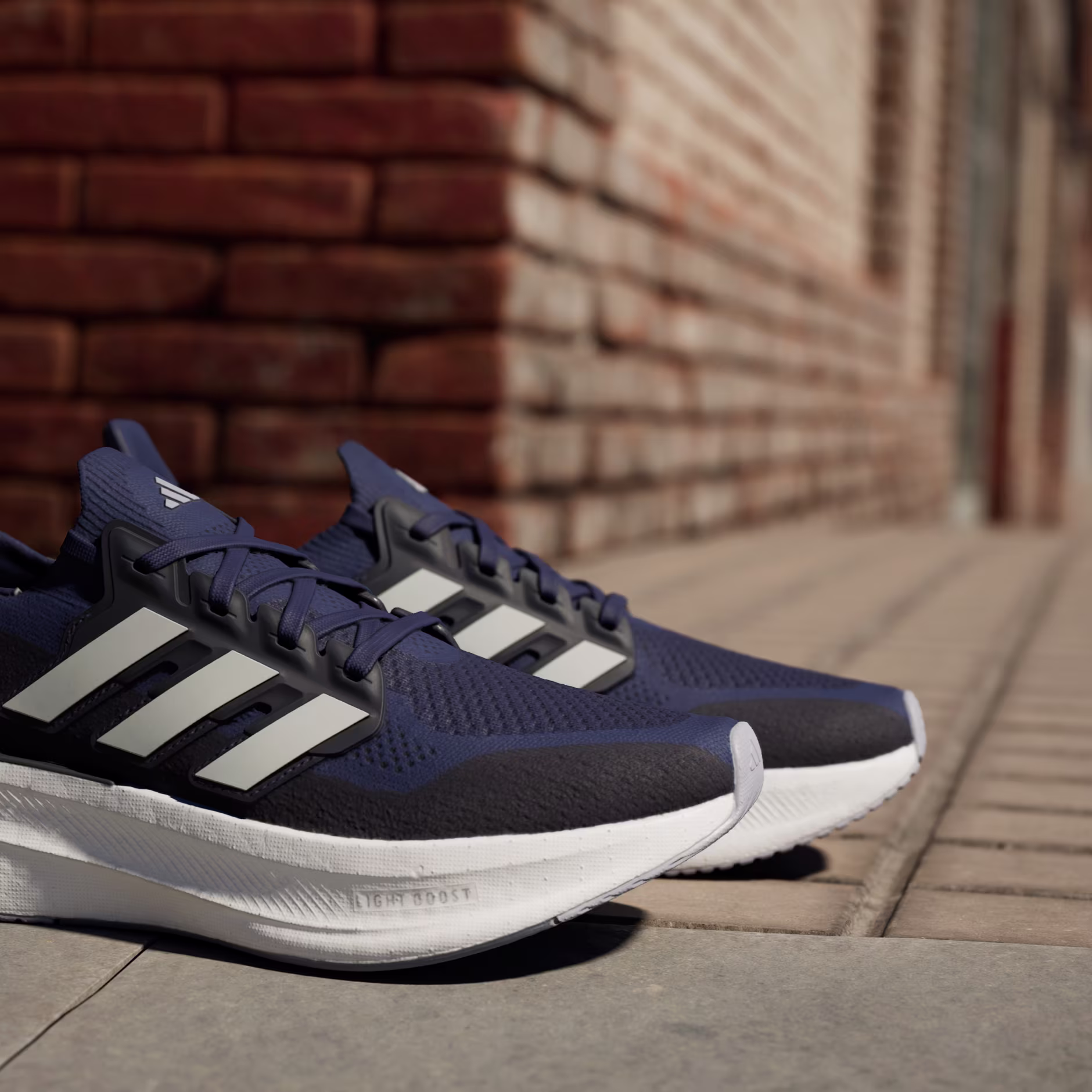 Adidas მამაკაცის სპორტული ფეხსაცმელი