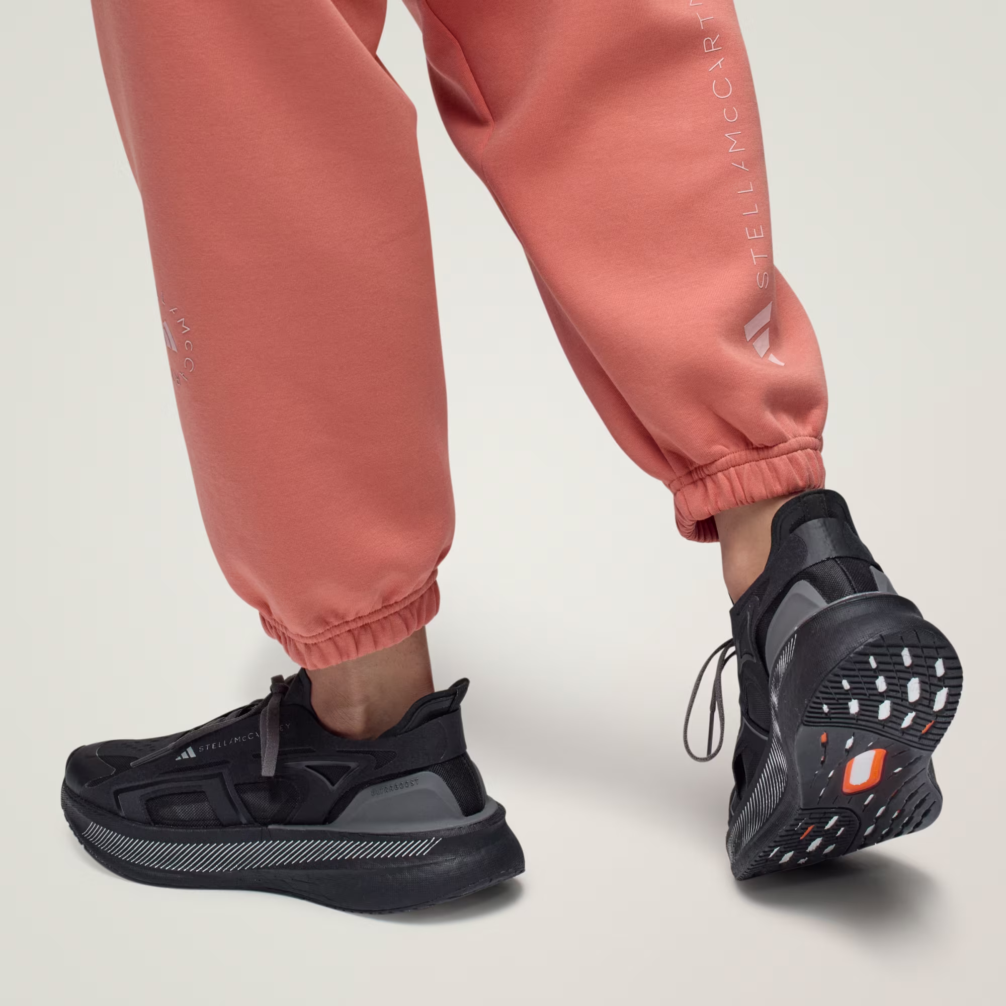 Adidas ქალის სპორტული ფეხსაცმელი aSMC ULTRABOOST 5