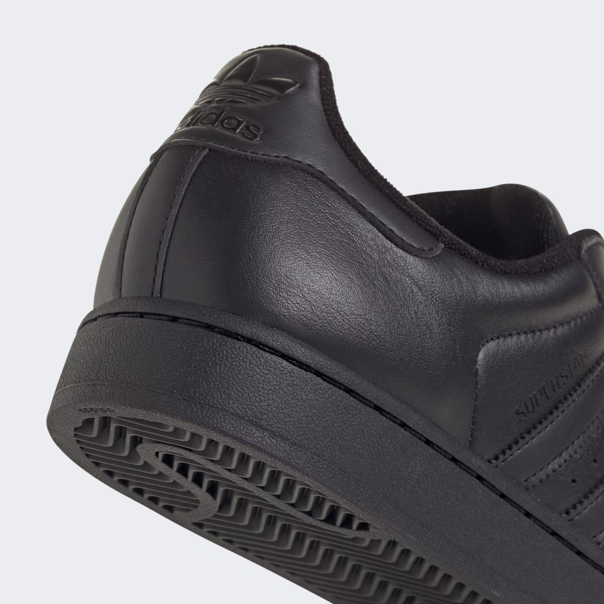 Adidas მამაკაცის სპორტული ფეხსაცმელი
