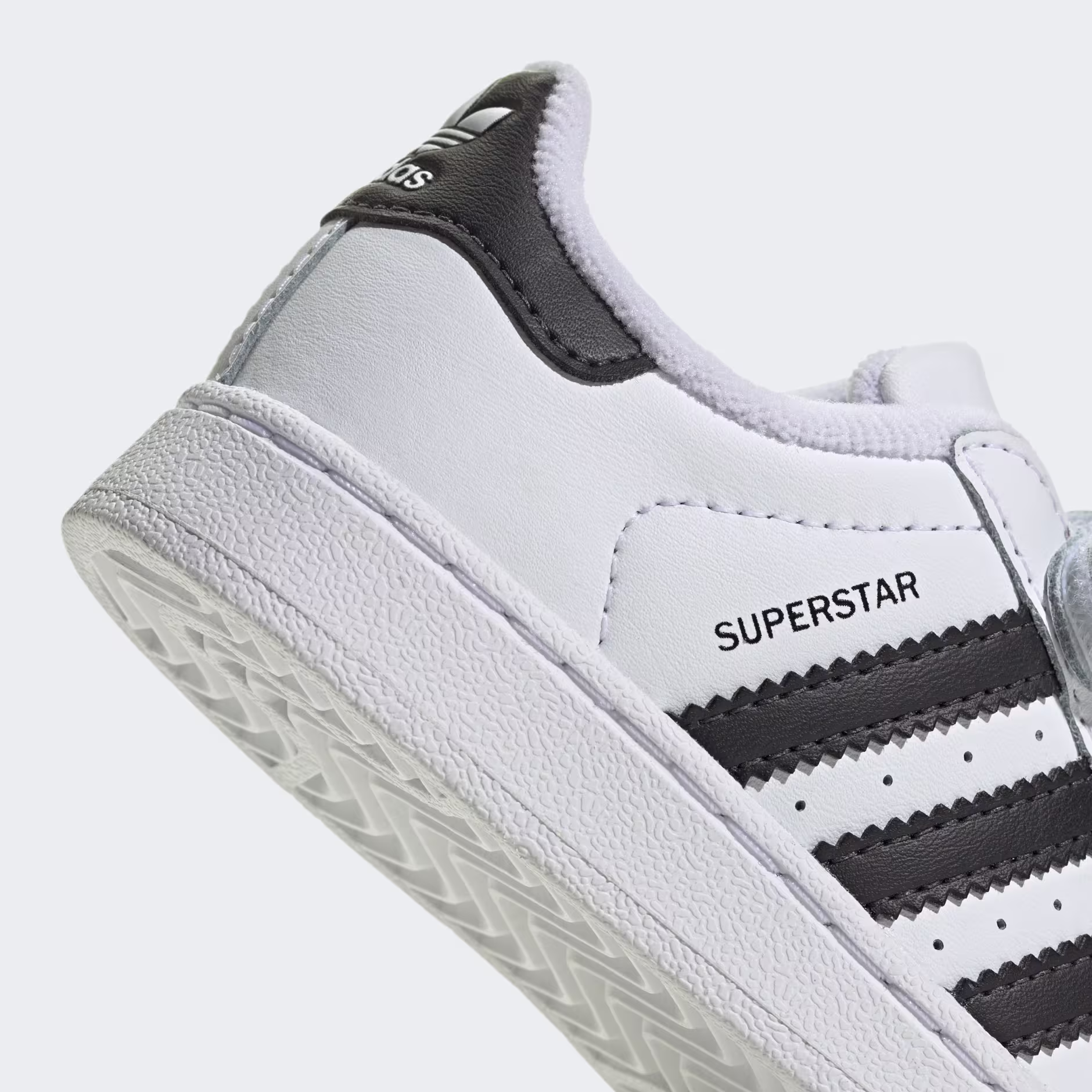 Adidas ბავშვის სპორტული ფეხსაცმელი