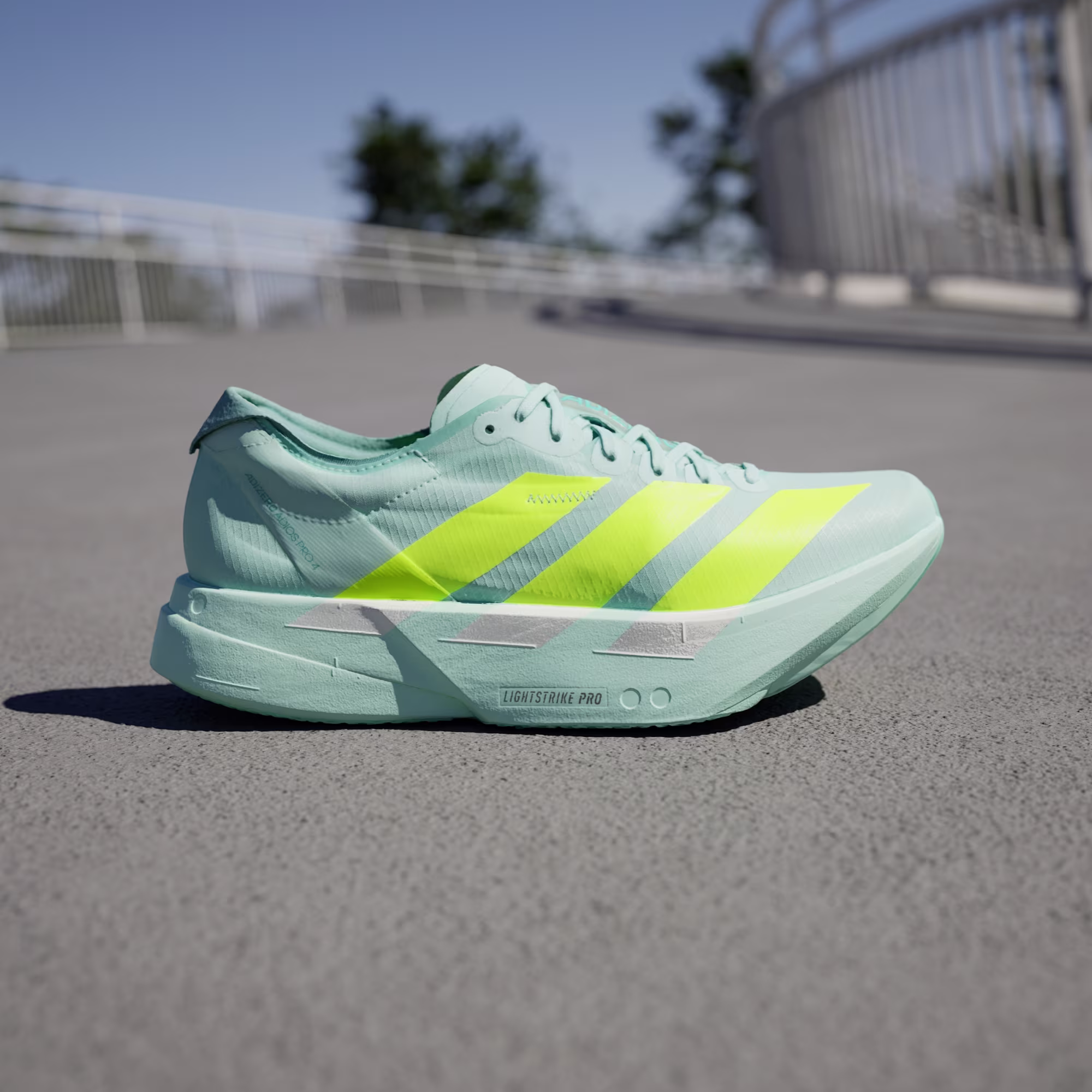 Adidas ქალის სპორტული ფეხსაცმელი