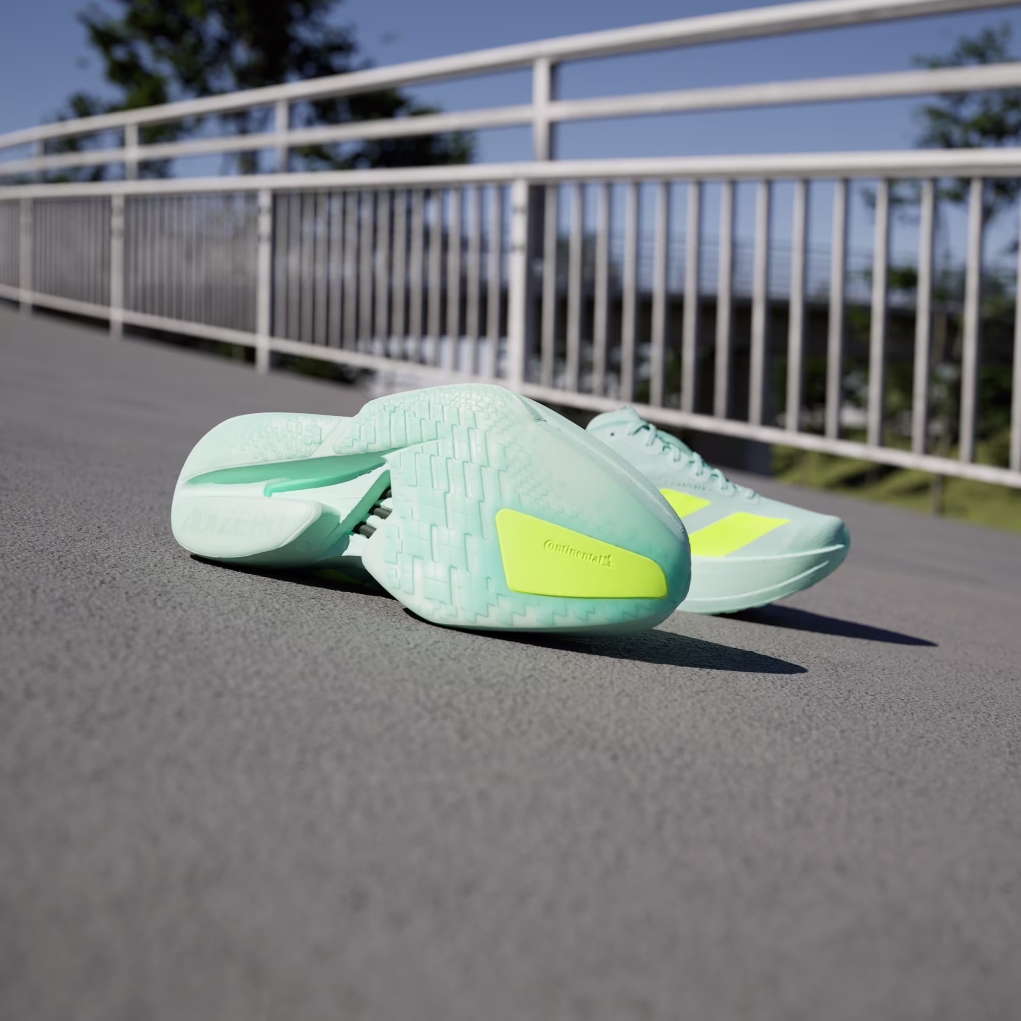 Adidas ქალის სპორტული ფეხსაცმელი