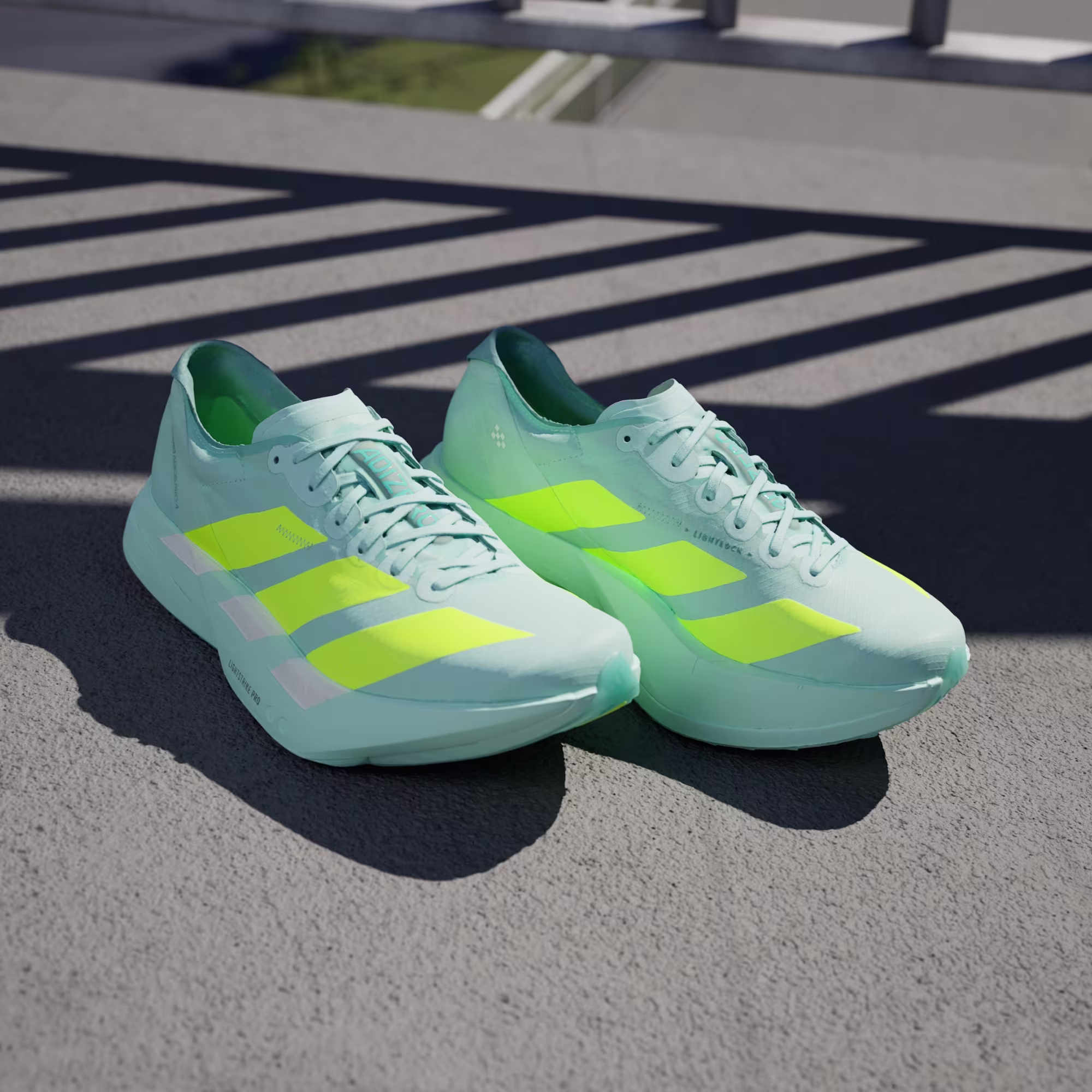 Adidas ქალის სპორტული ფეხსაცმელი