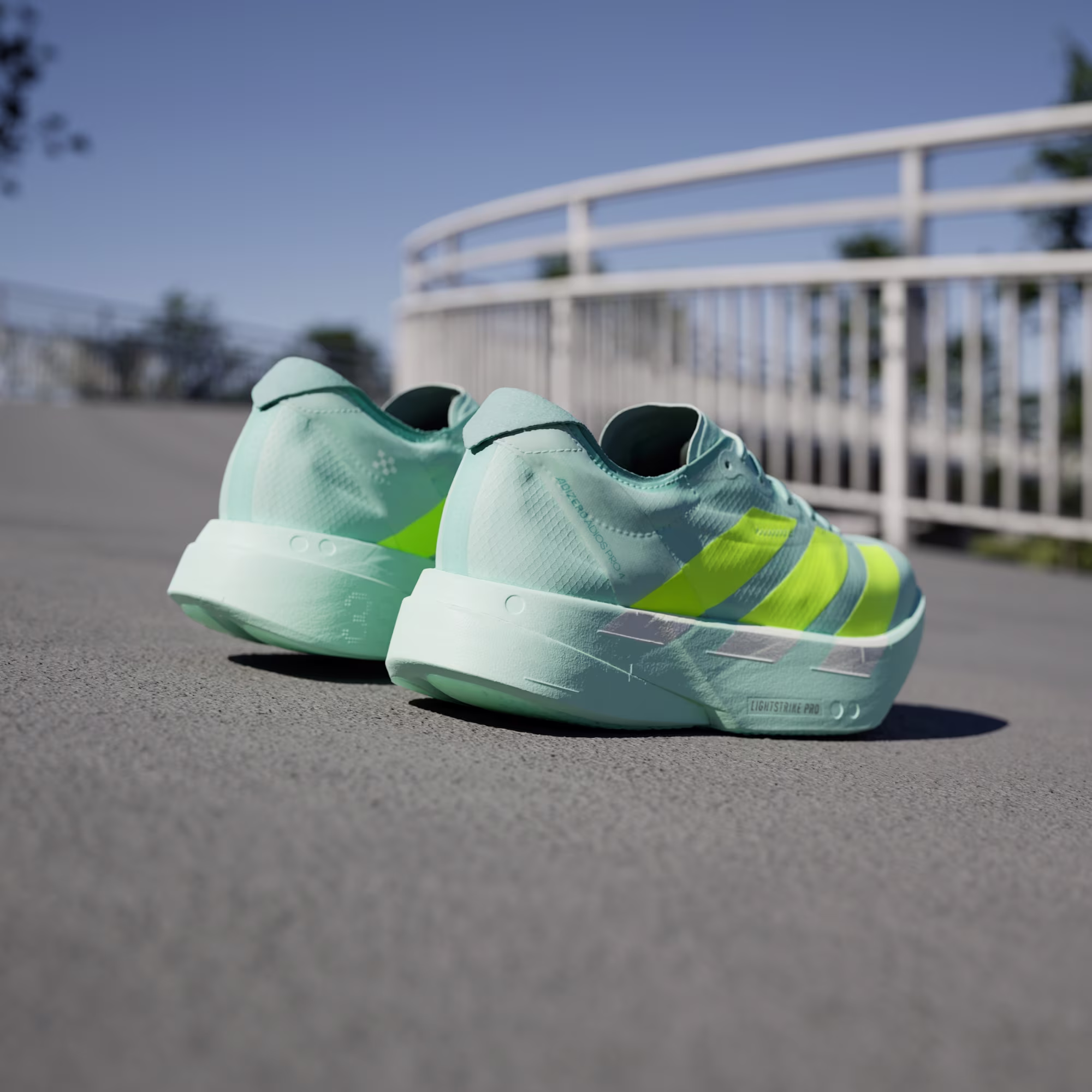 Adidas ქალის სპორტული ფეხსაცმელი