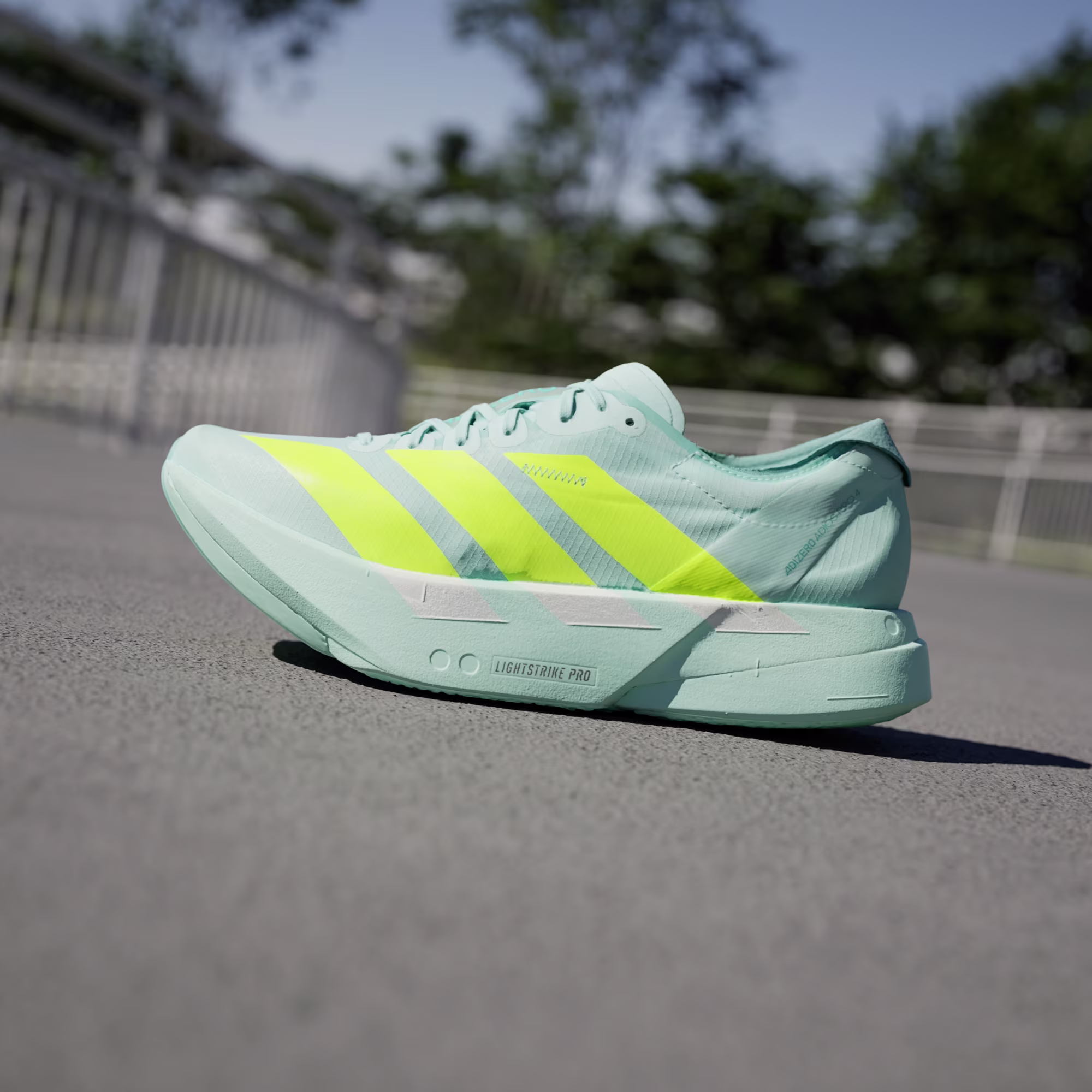 Adidas ქალის სპორტული ფეხსაცმელი