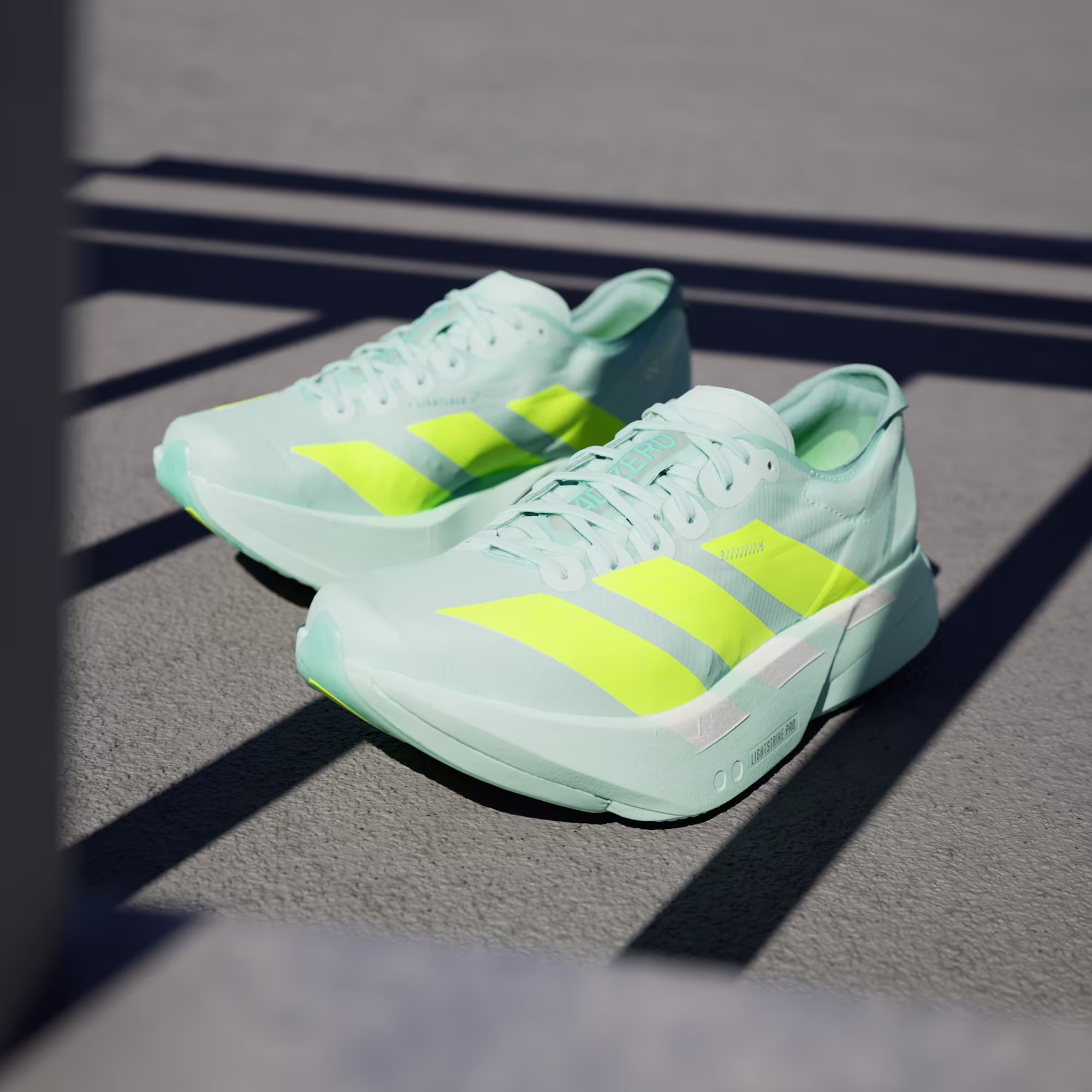 Adidas ქალის სპორტული ფეხსაცმელი