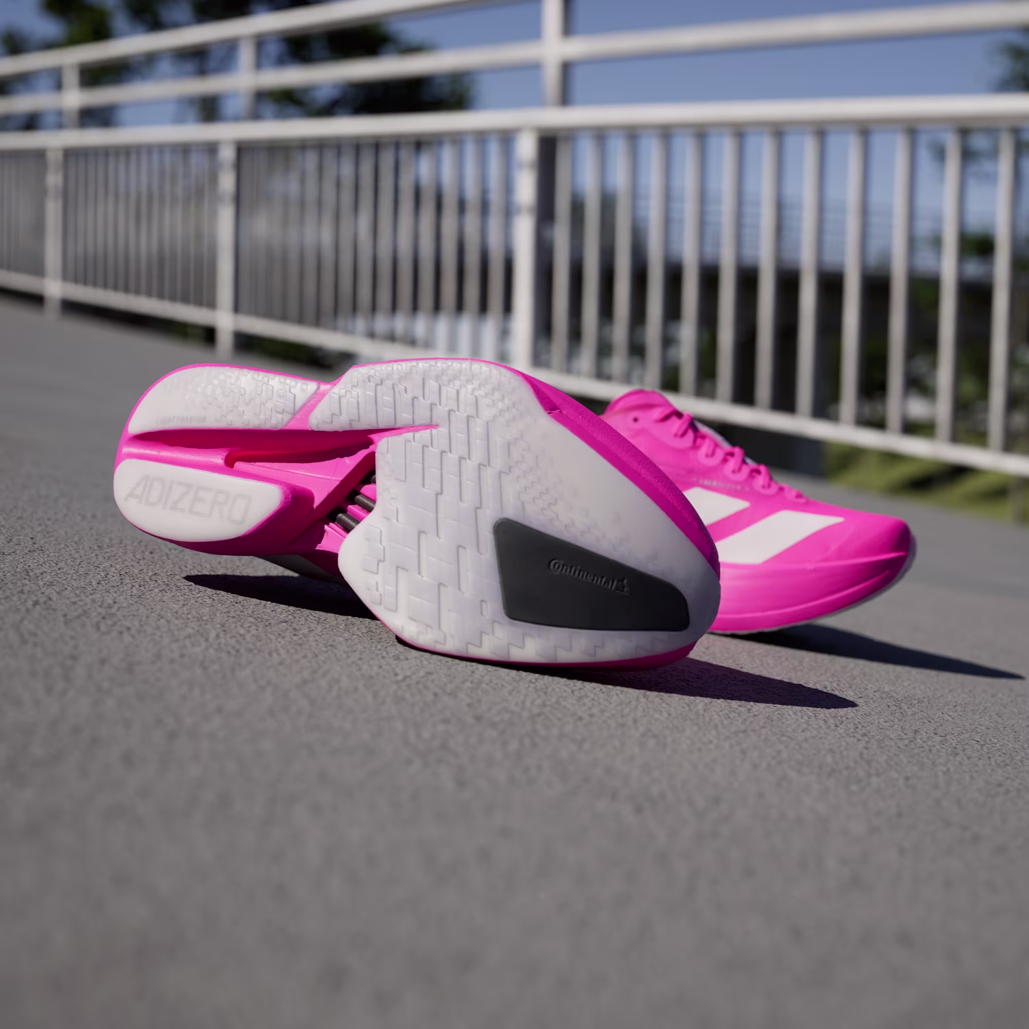 Adidas ქალის სპორტული ფეხსაცმელი