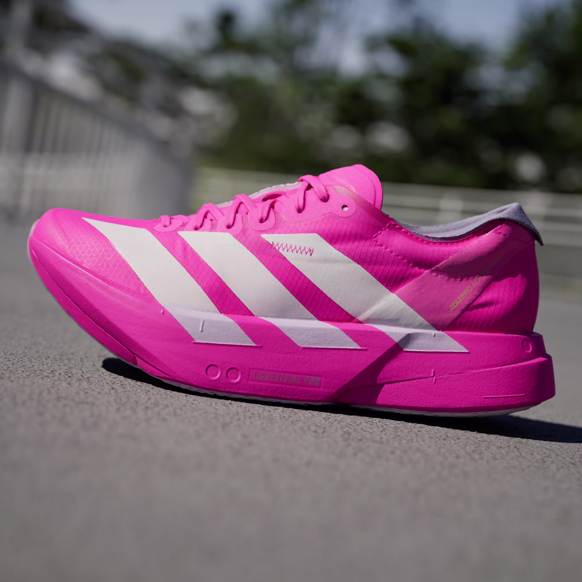 Adidas ქალის სპორტული ფეხსაცმელი