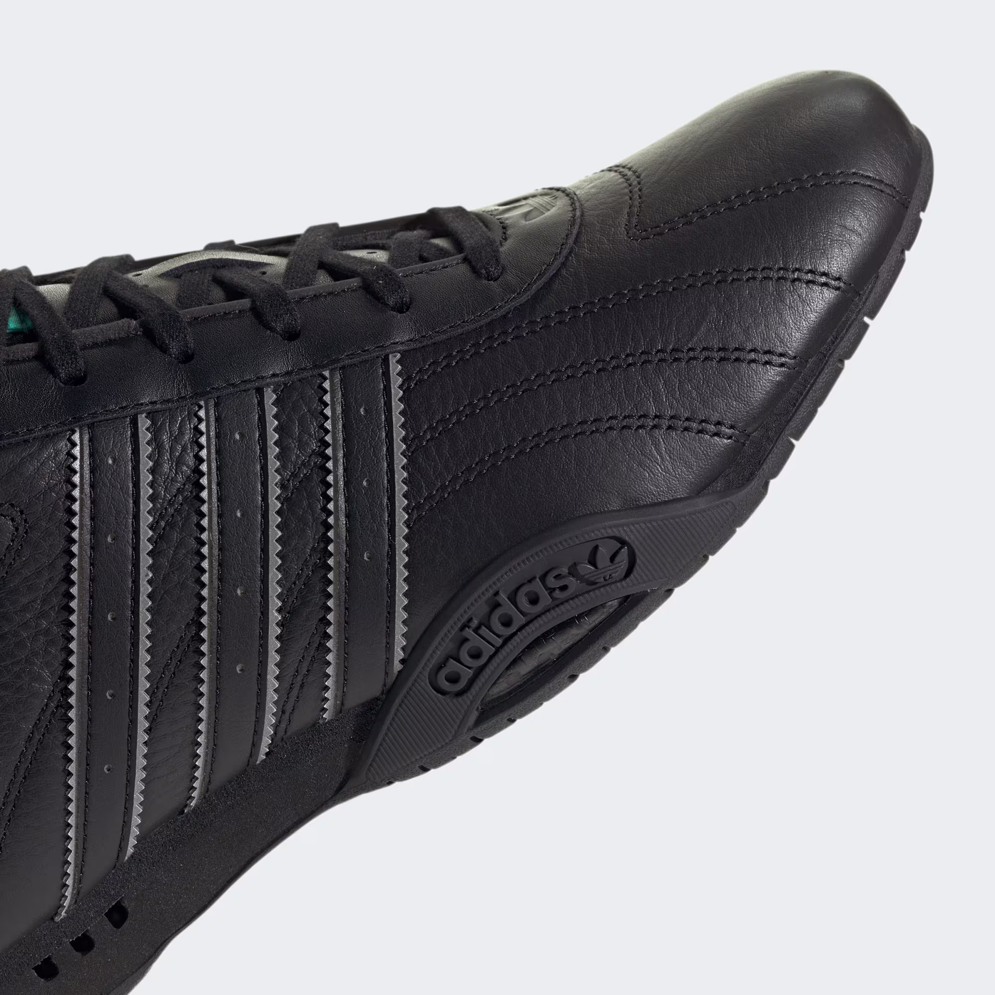 Adidas მამაკაცის სპორტული ფეხსაცმელი