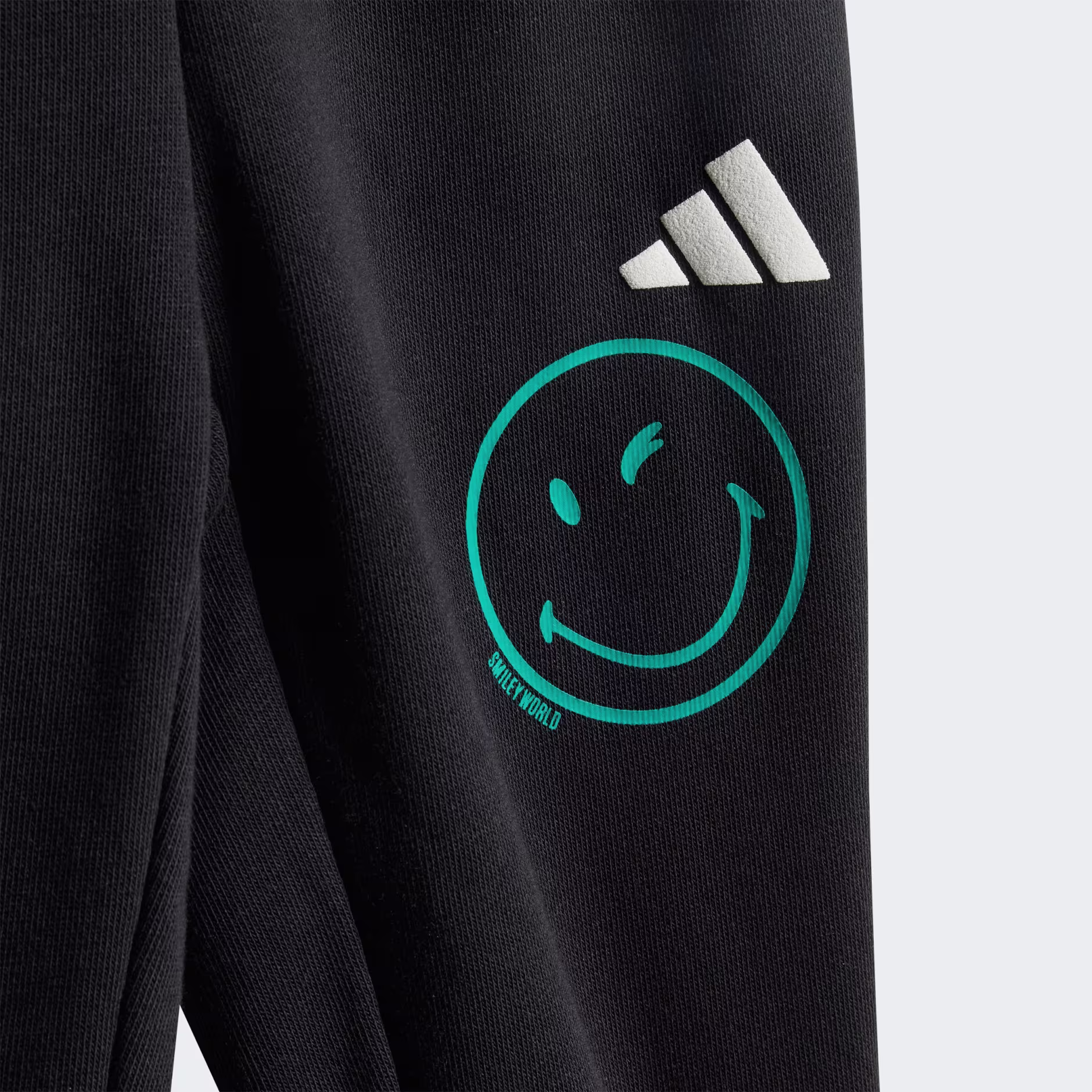 Adidas ბავშვის სპორტული კომპლექტი