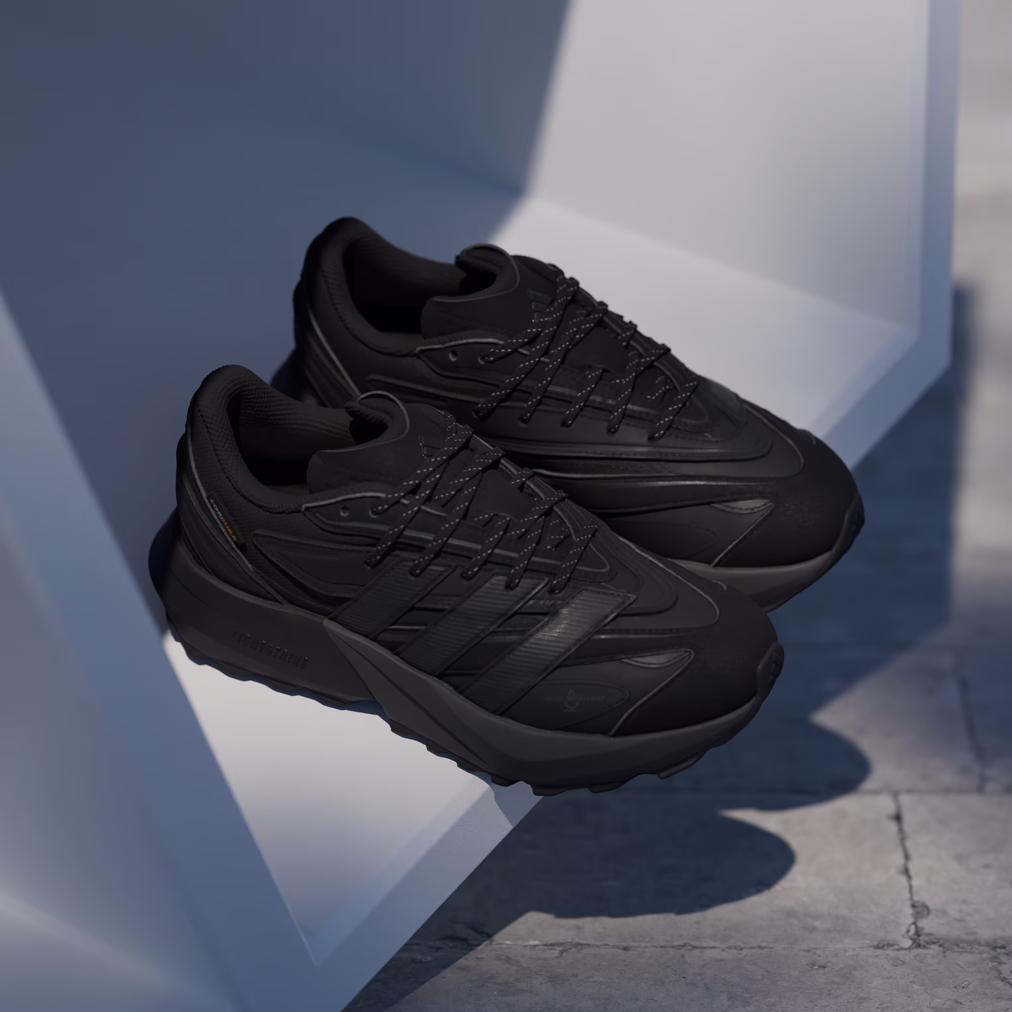 Adidas ქალის სპორტული ფეხსაცმელი