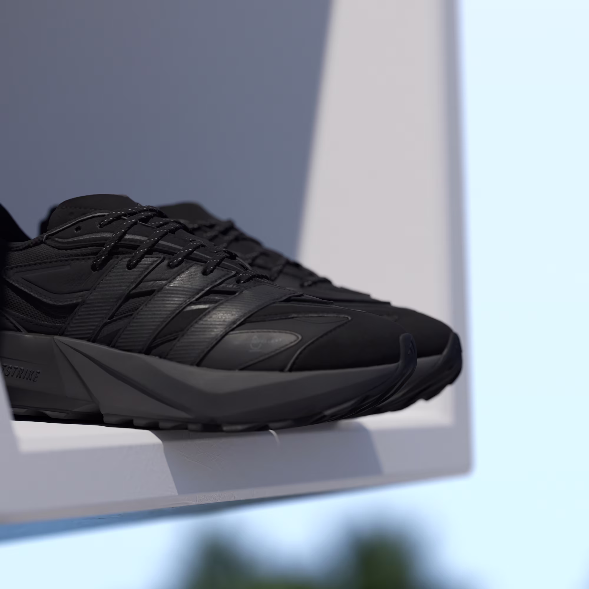 Adidas ქალის სპორტული ფეხსაცმელი