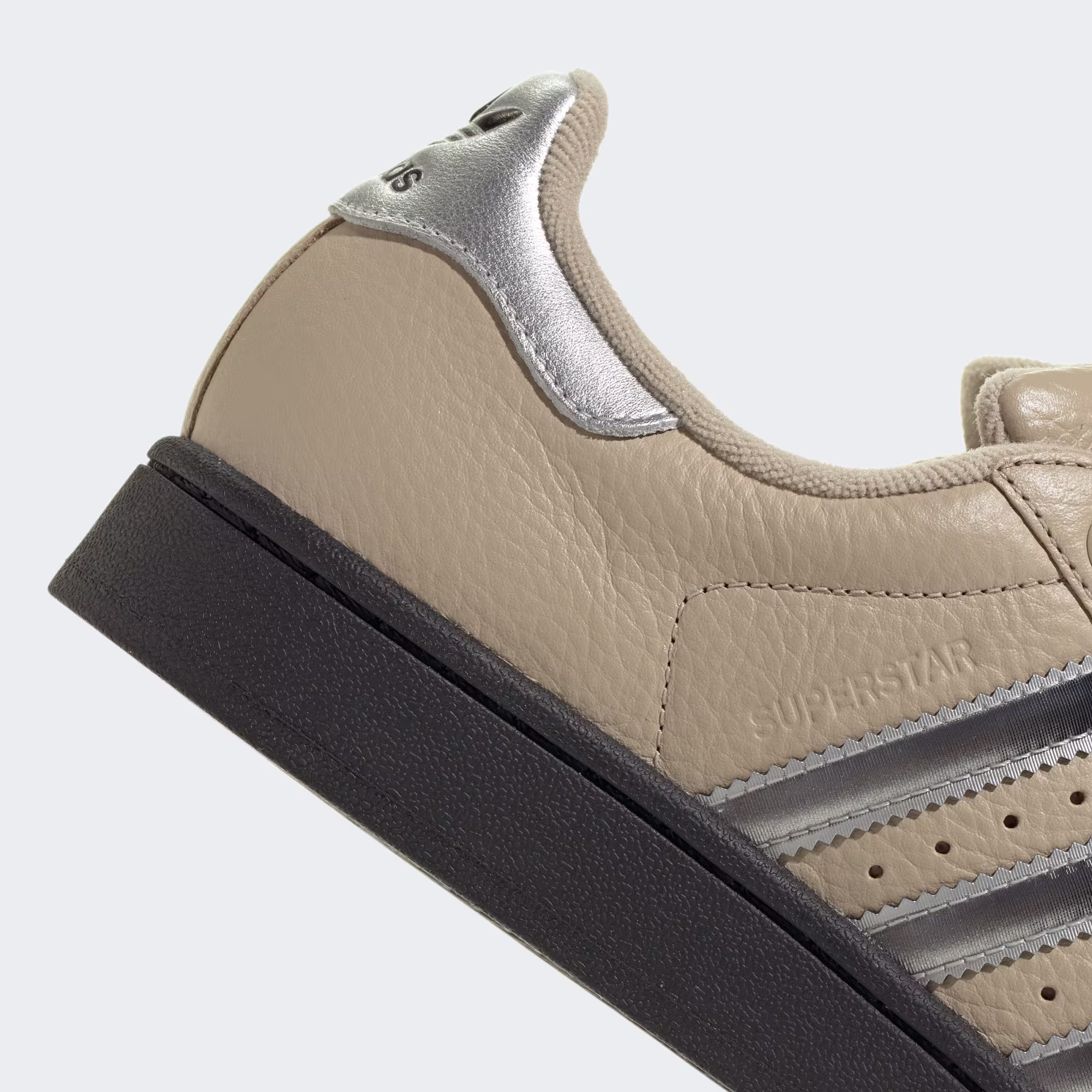 Adidas ქალის სპორტული ფეხსაცმელი