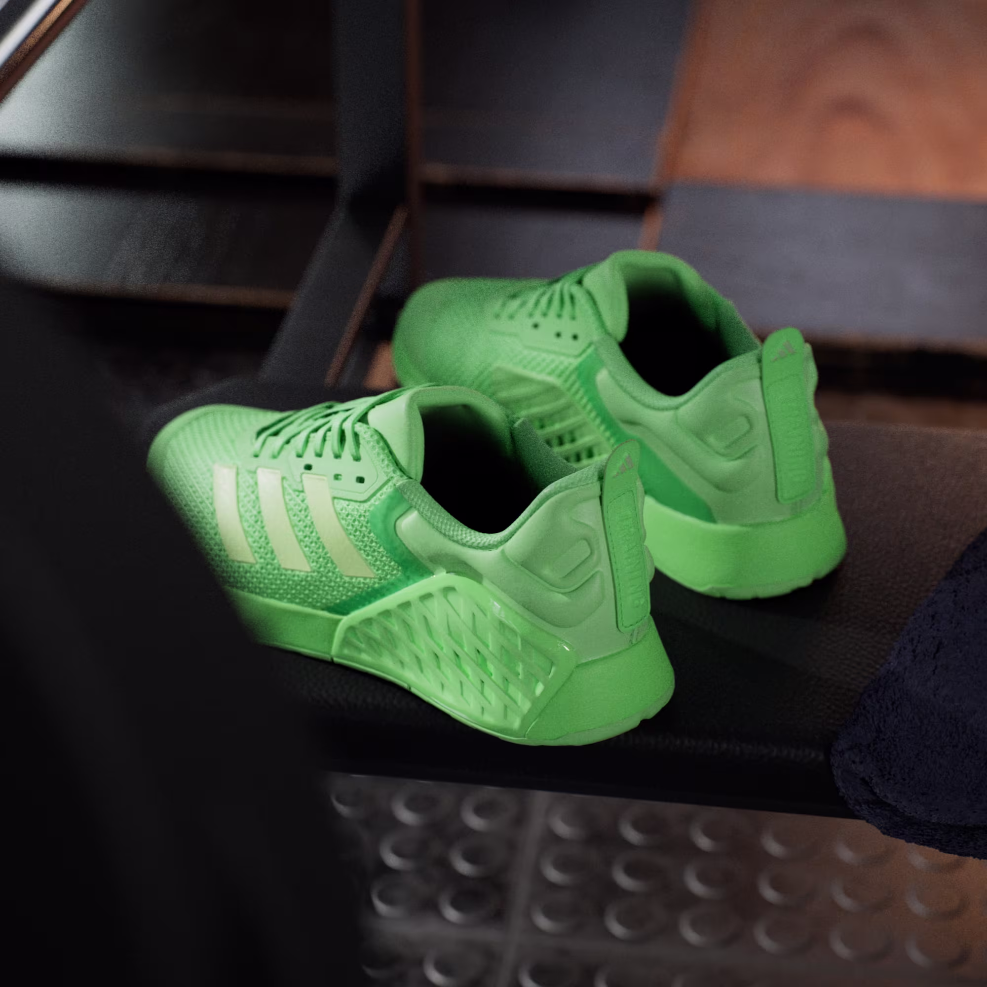 Adidas ქალის სპორტული ფეხსაცმელი