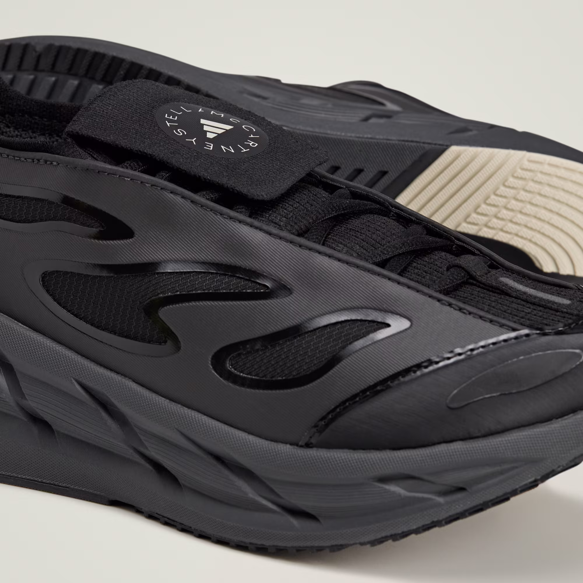 Adidas ქალის სპორტული ფეხსაცმელი
