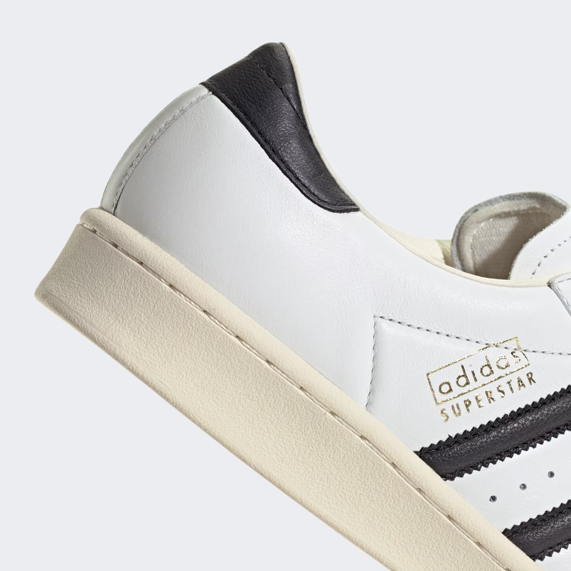 Adidas მამაკაცის სპორტული ფეხსაცმელი
