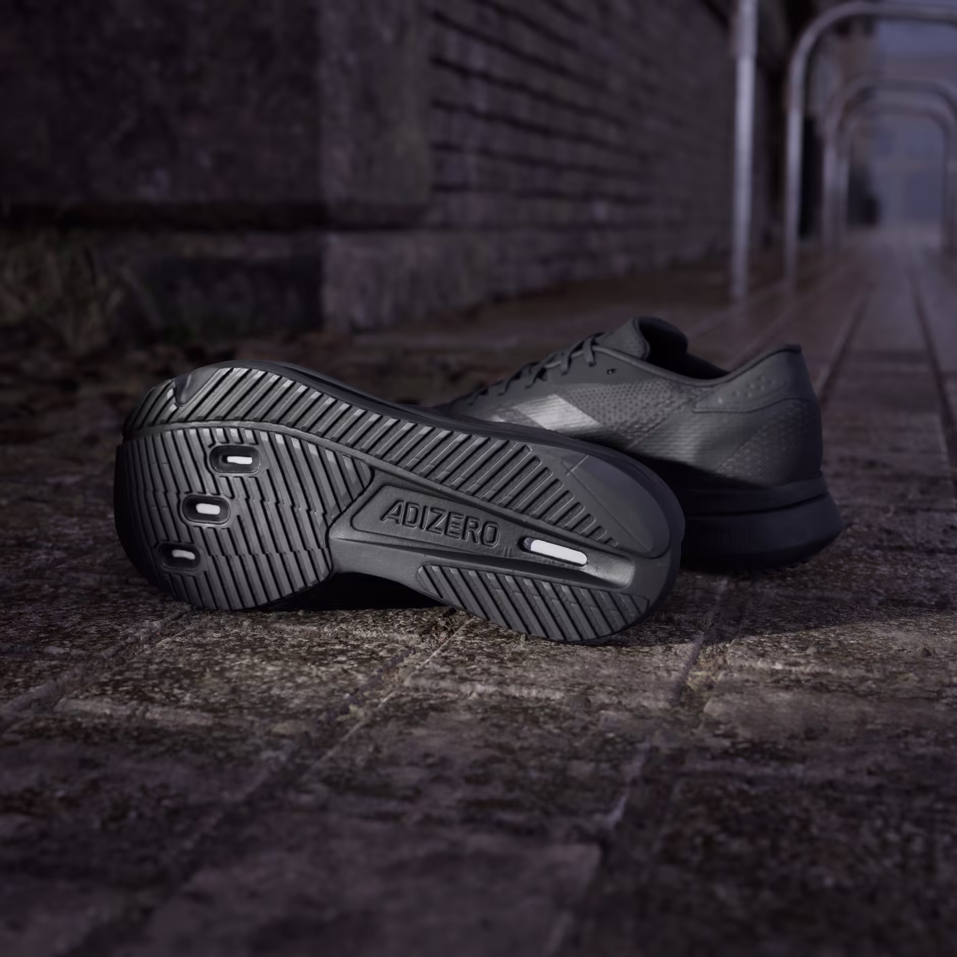 Adidas მამაკაცის სპორტული ფეხსაცმელი