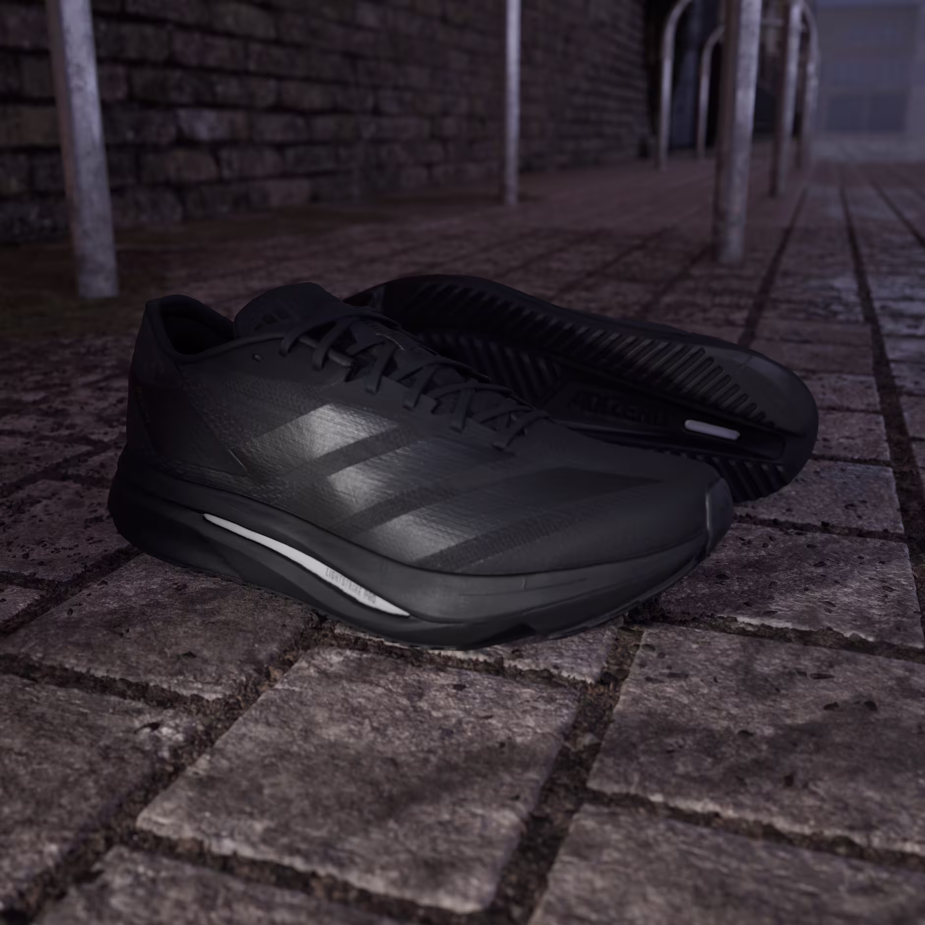 Adidas მამაკაცის სპორტული ფეხსაცმელი