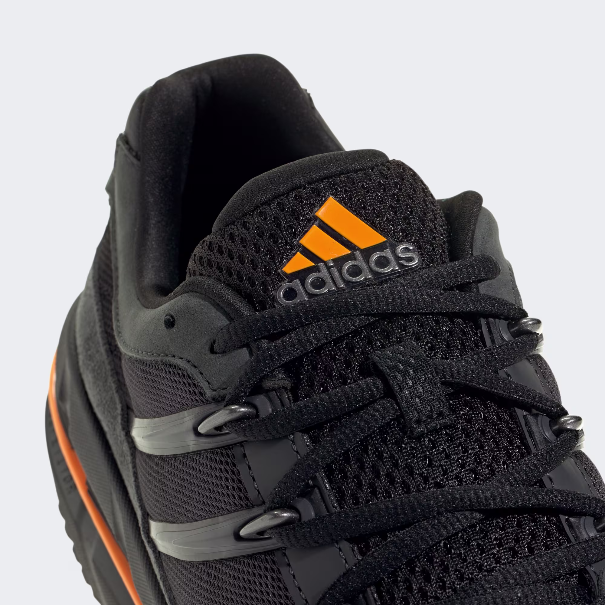 Adidas მამაკაცის სპორტული ფეხსაცმელი