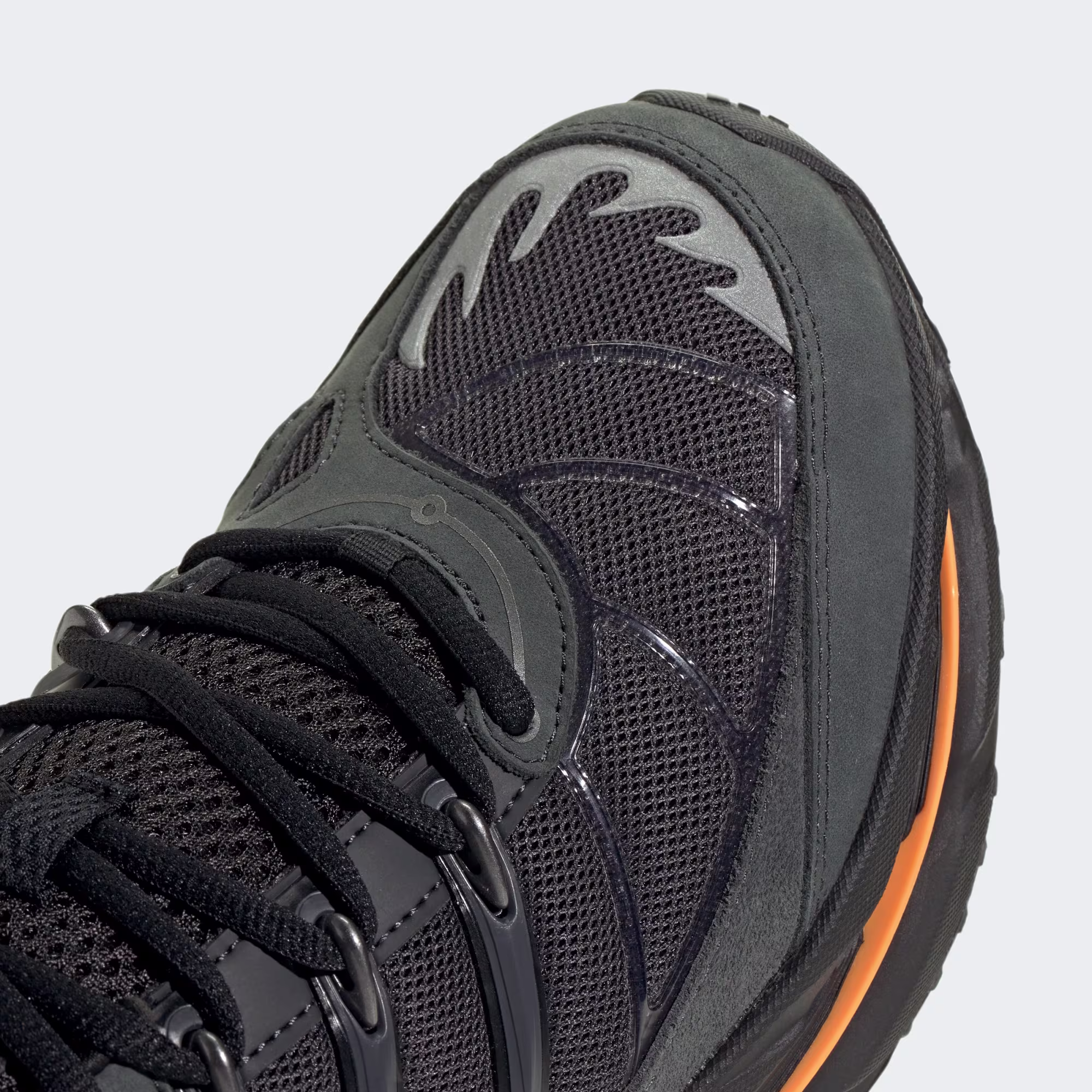 Adidas მამაკაცის სპორტული ფეხსაცმელი