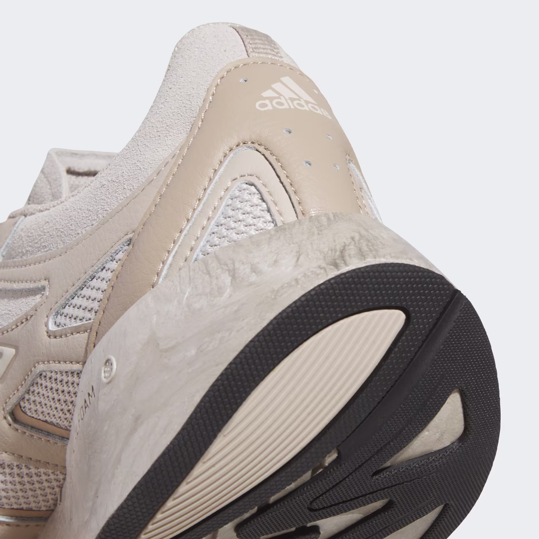 Adidas მამაკაცის სპორტული ფეხსაცმელი