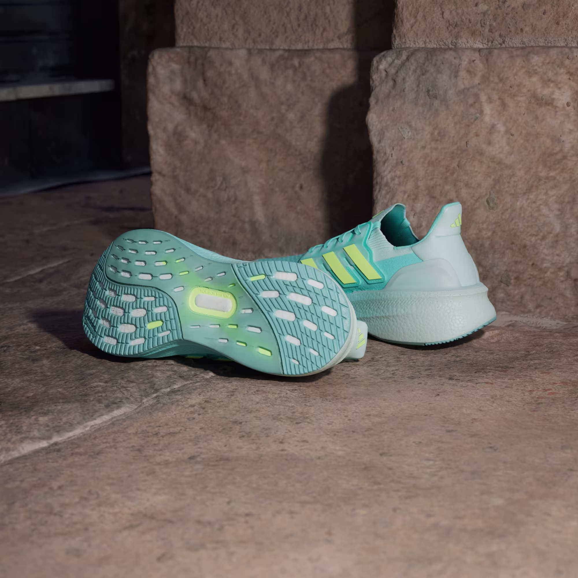 Adidas ქალის სპორტული ფეხსაცმელი