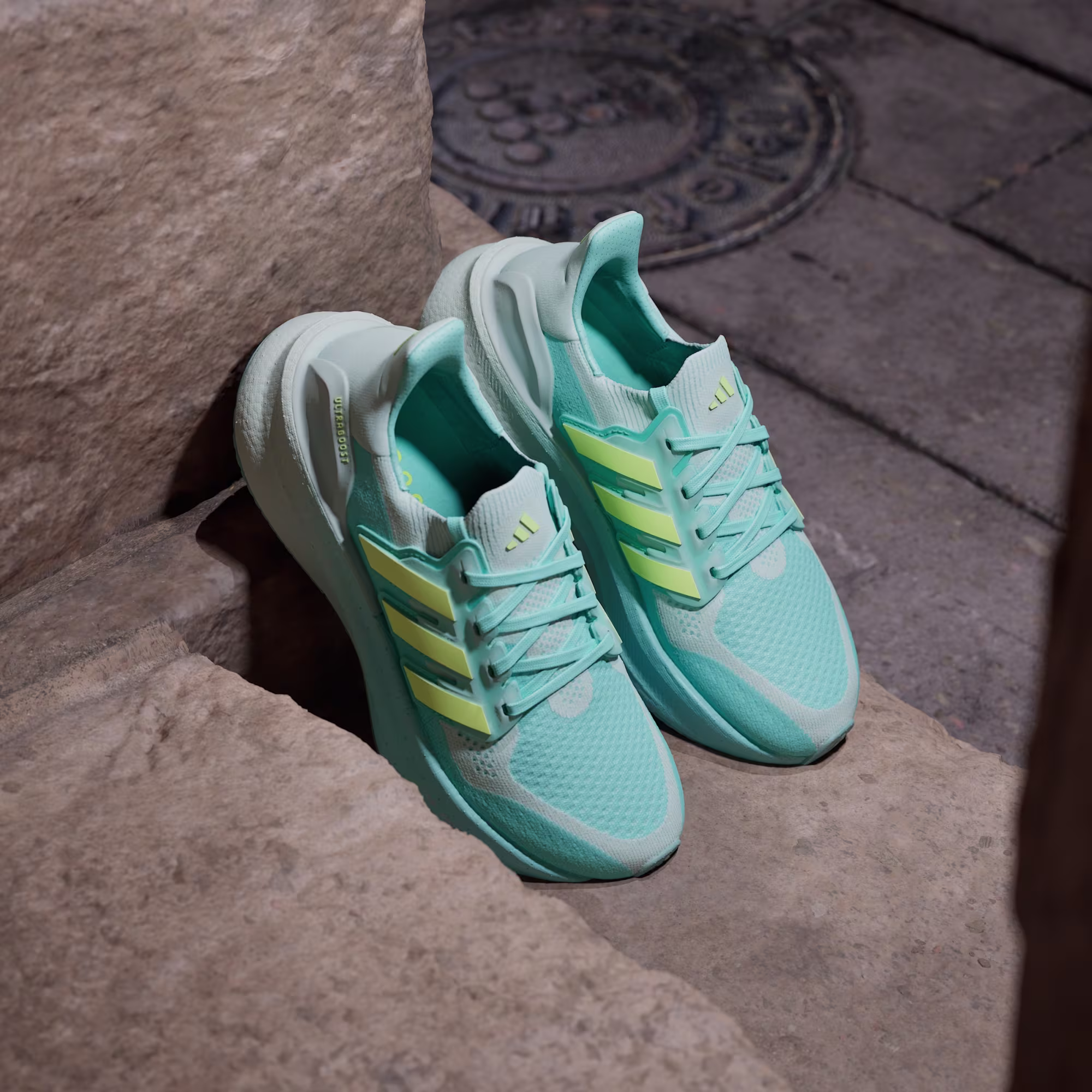 Adidas ქალის სპორტული ფეხსაცმელი