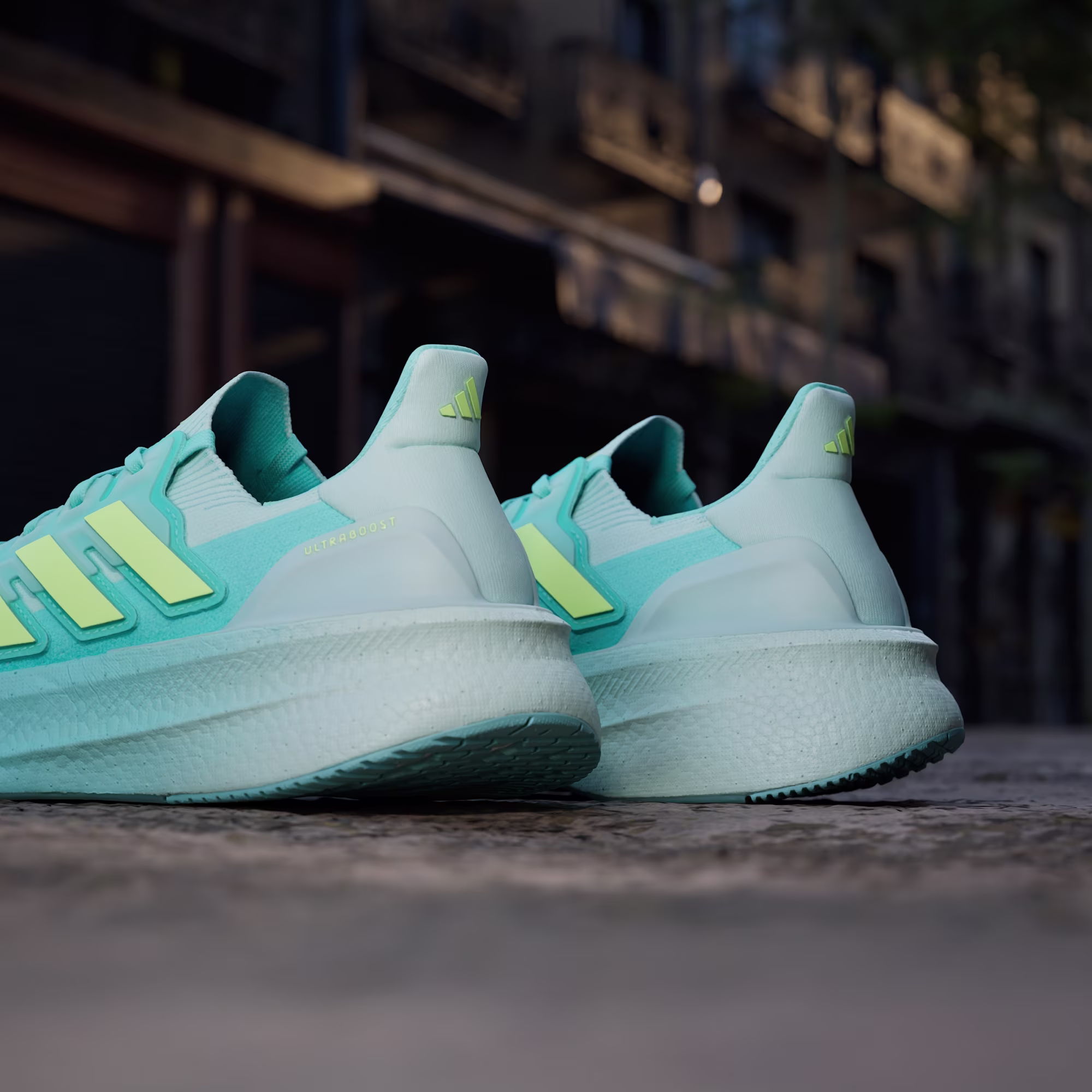 Adidas ქალის სპორტული ფეხსაცმელი