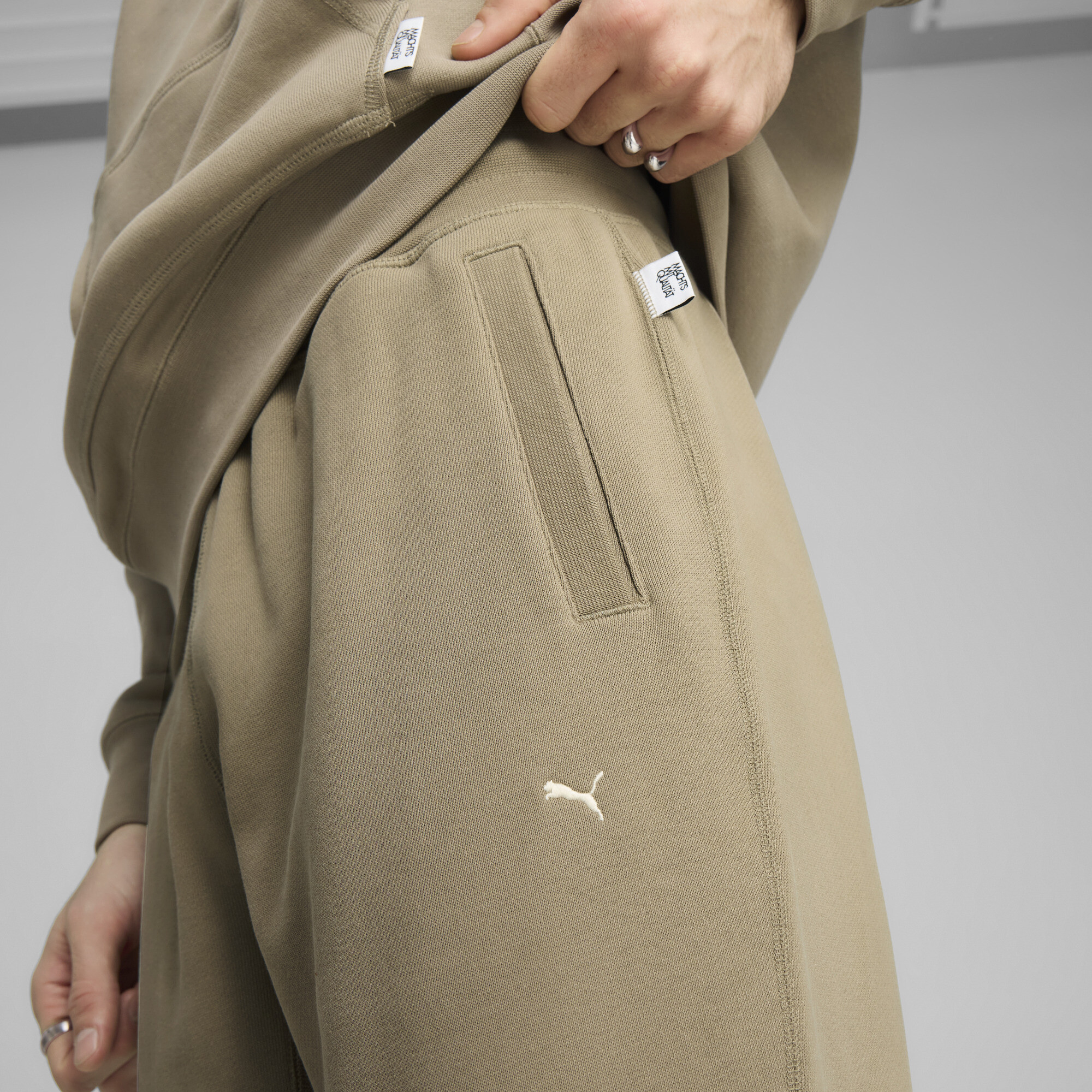 Puma შარვალი MMQ Sweatpants