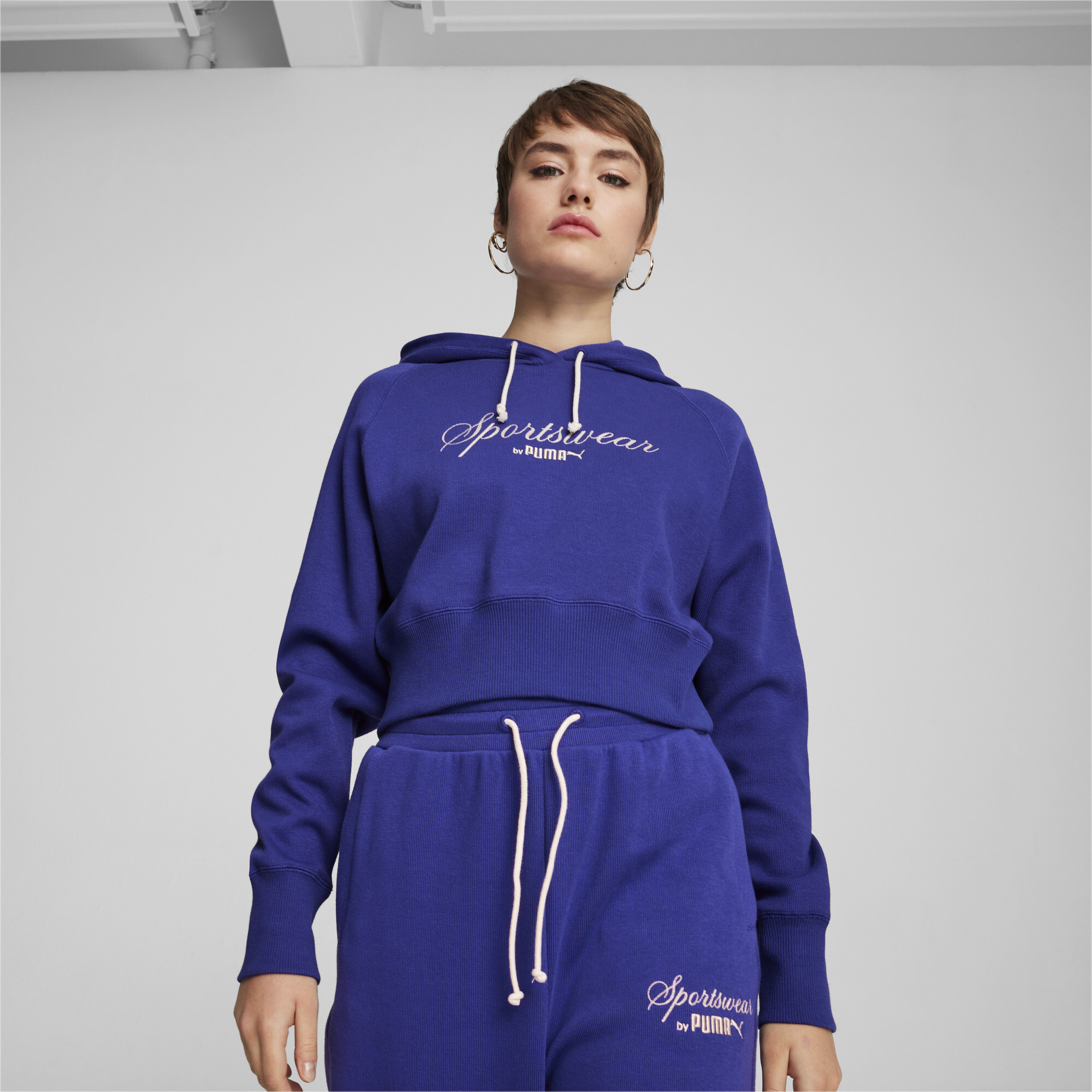 Puma ქალის ჯემპრი CLASSICS+ Relaxed Cropped Hoodie Lapis L