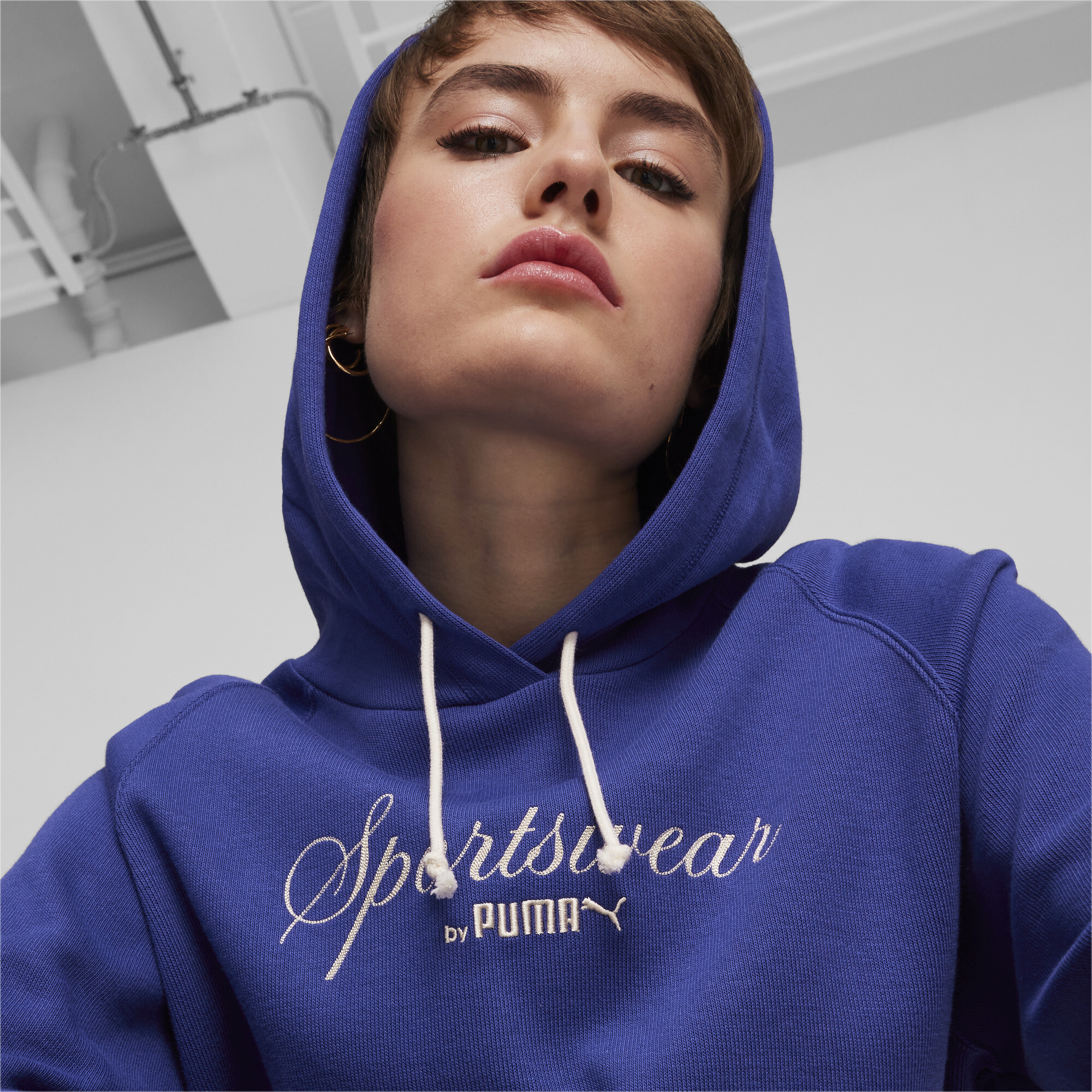 Puma ქალის ჯემპრი CLASSICS+ Relaxed Cropped Hoodie Lapis L