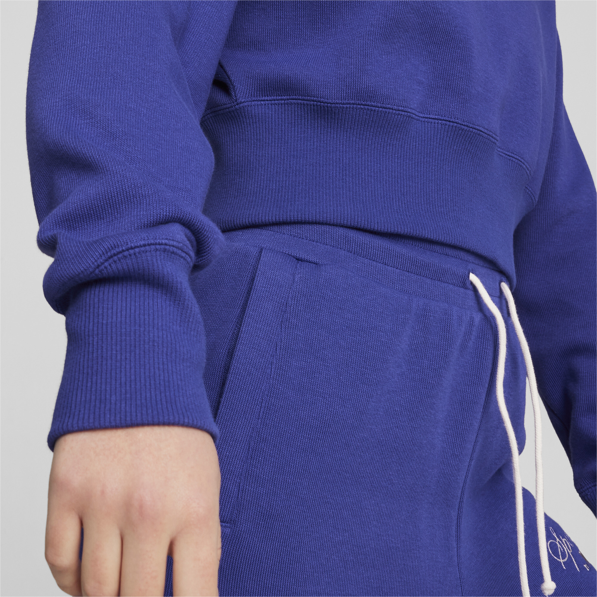 Puma ქალის ჯემპრი CLASSICS+ Relaxed Cropped Hoodie Lapis L