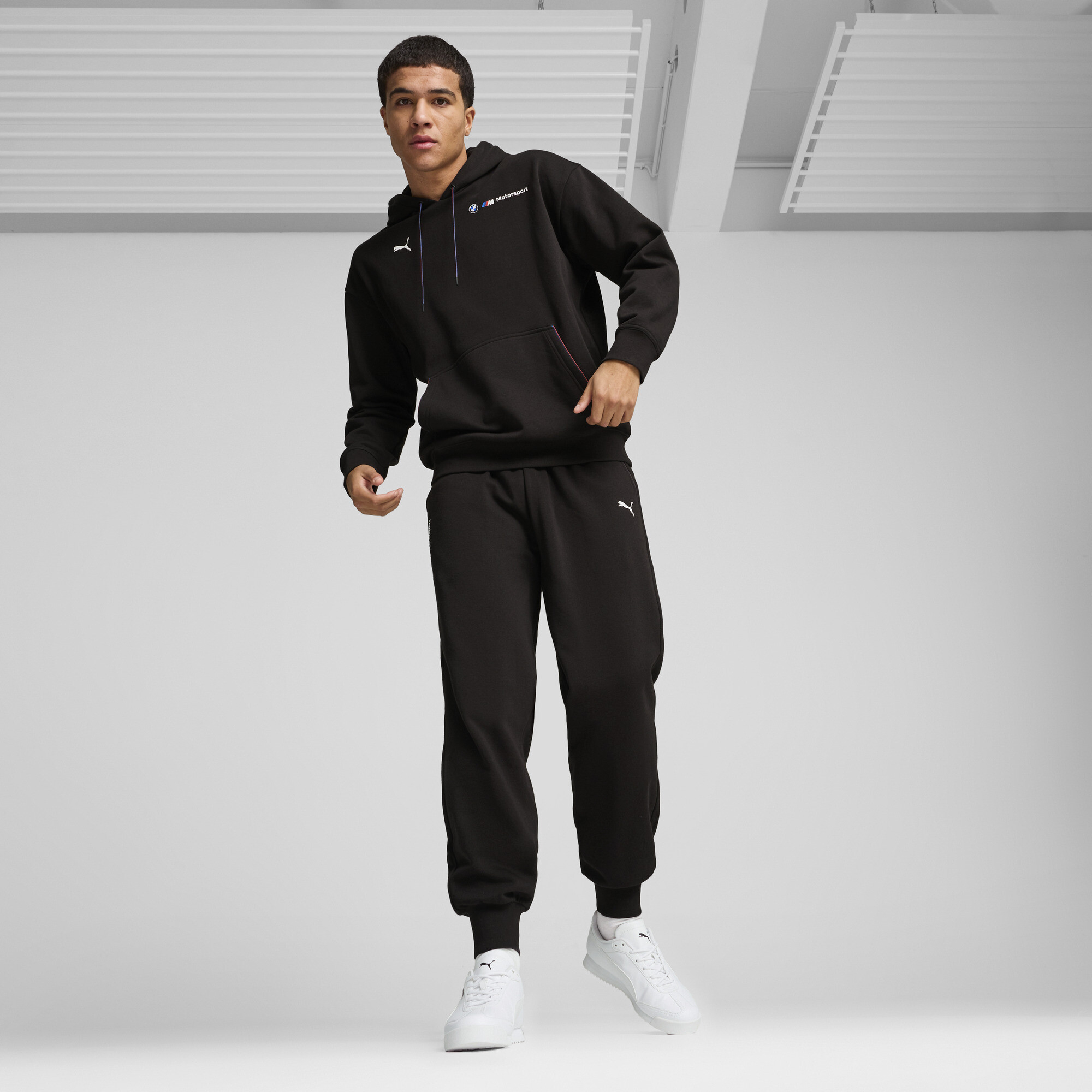 Puma შარვალი BMW MMS ESS+ PANTS FLEECE PUMA Black