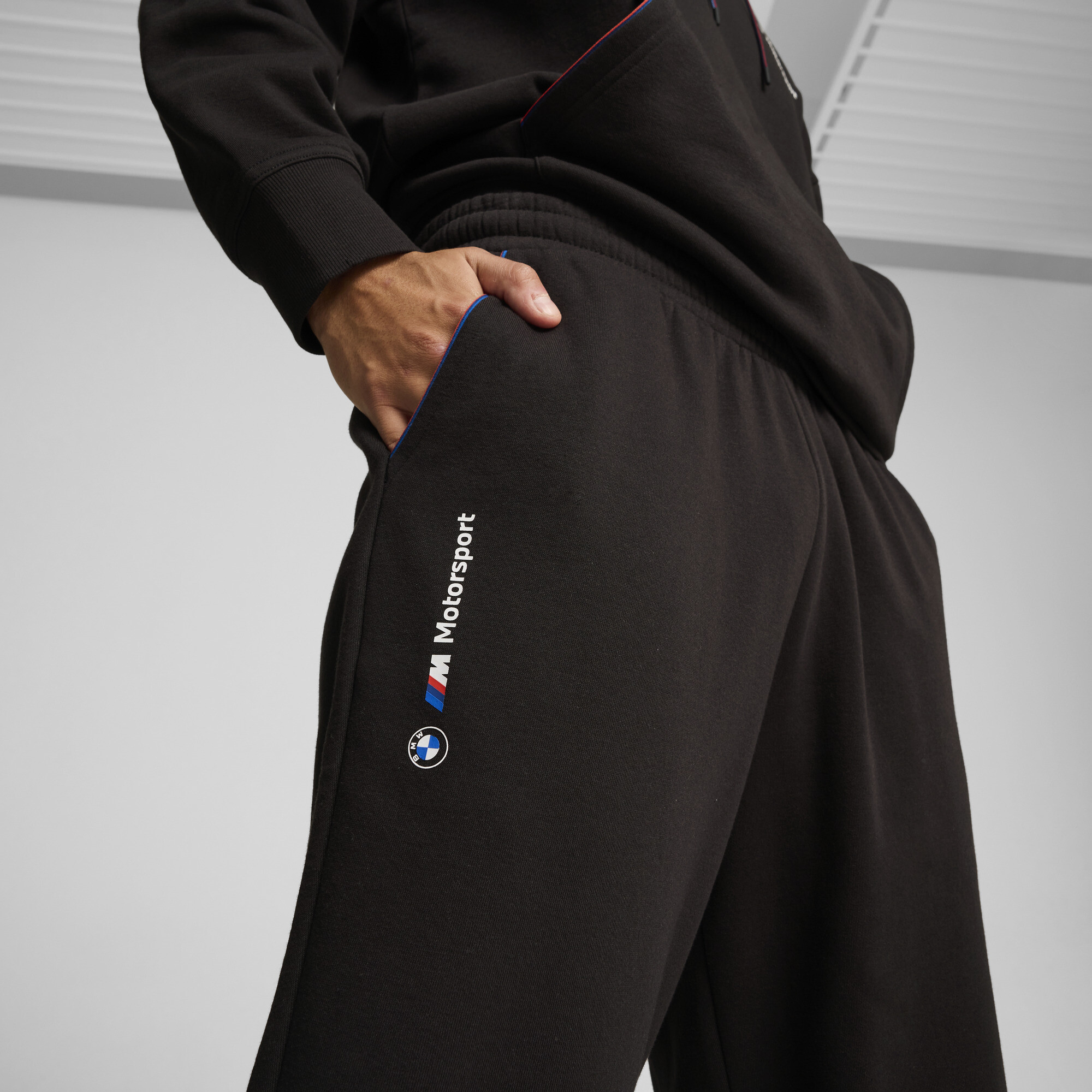 Puma შარვალი BMW MMS ESS+ PANTS FLEECE PUMA Black