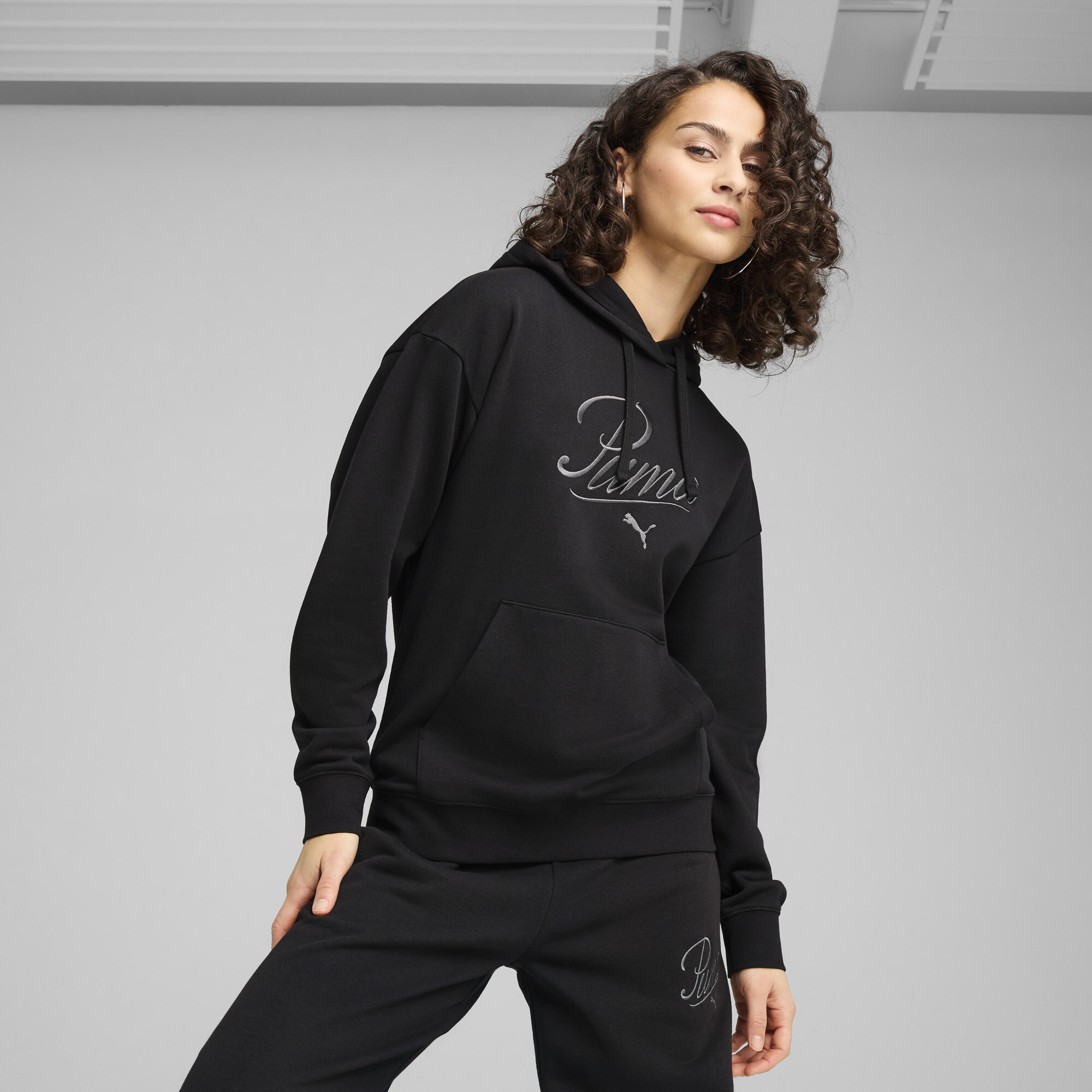 Puma ქალის ჯემპრი ESS SCRIPT Hoodie TR