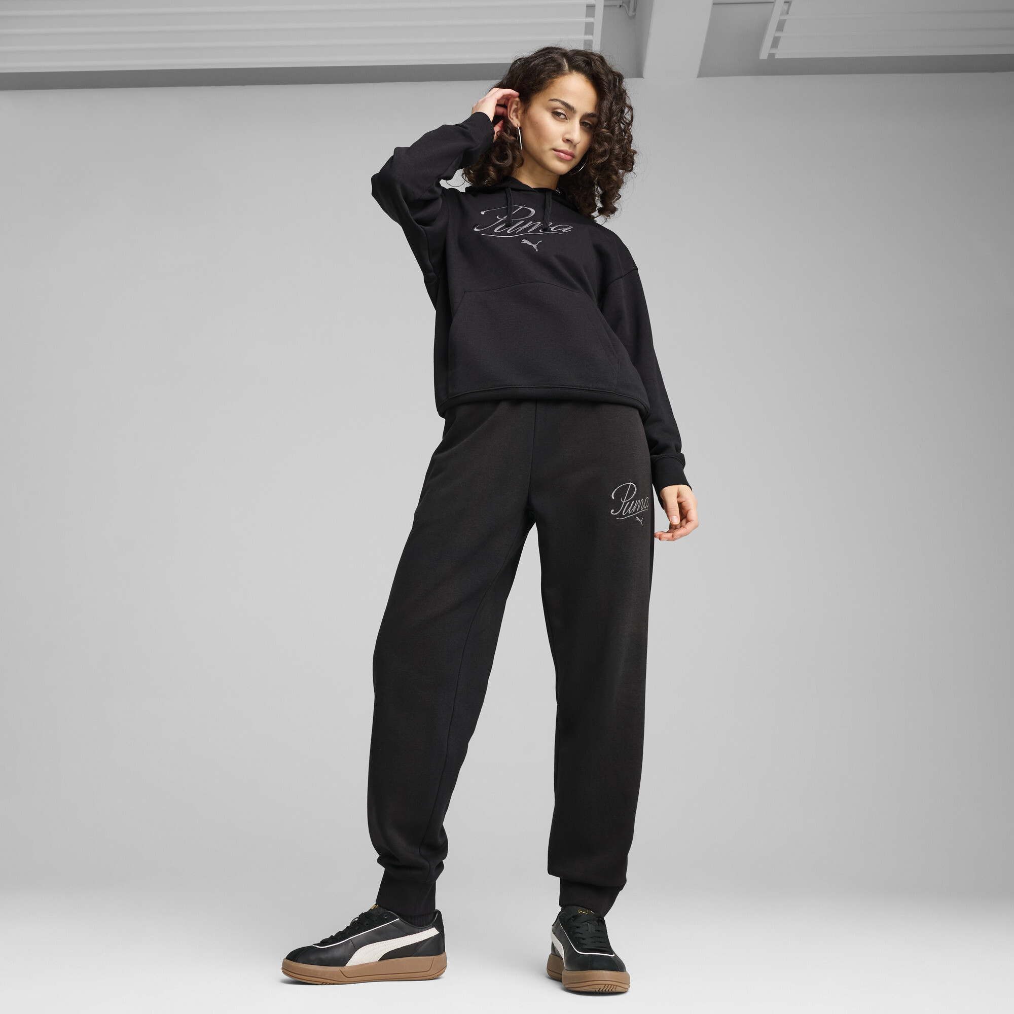Puma ქალის შარვალი ESS SCRIPT Sweatpants TR cl