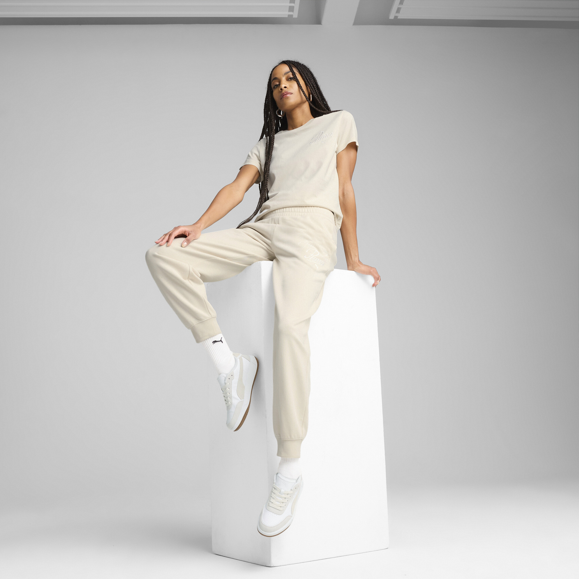 Puma ქალის შარვალი ESS SCRIPT Sweatpants TR cl