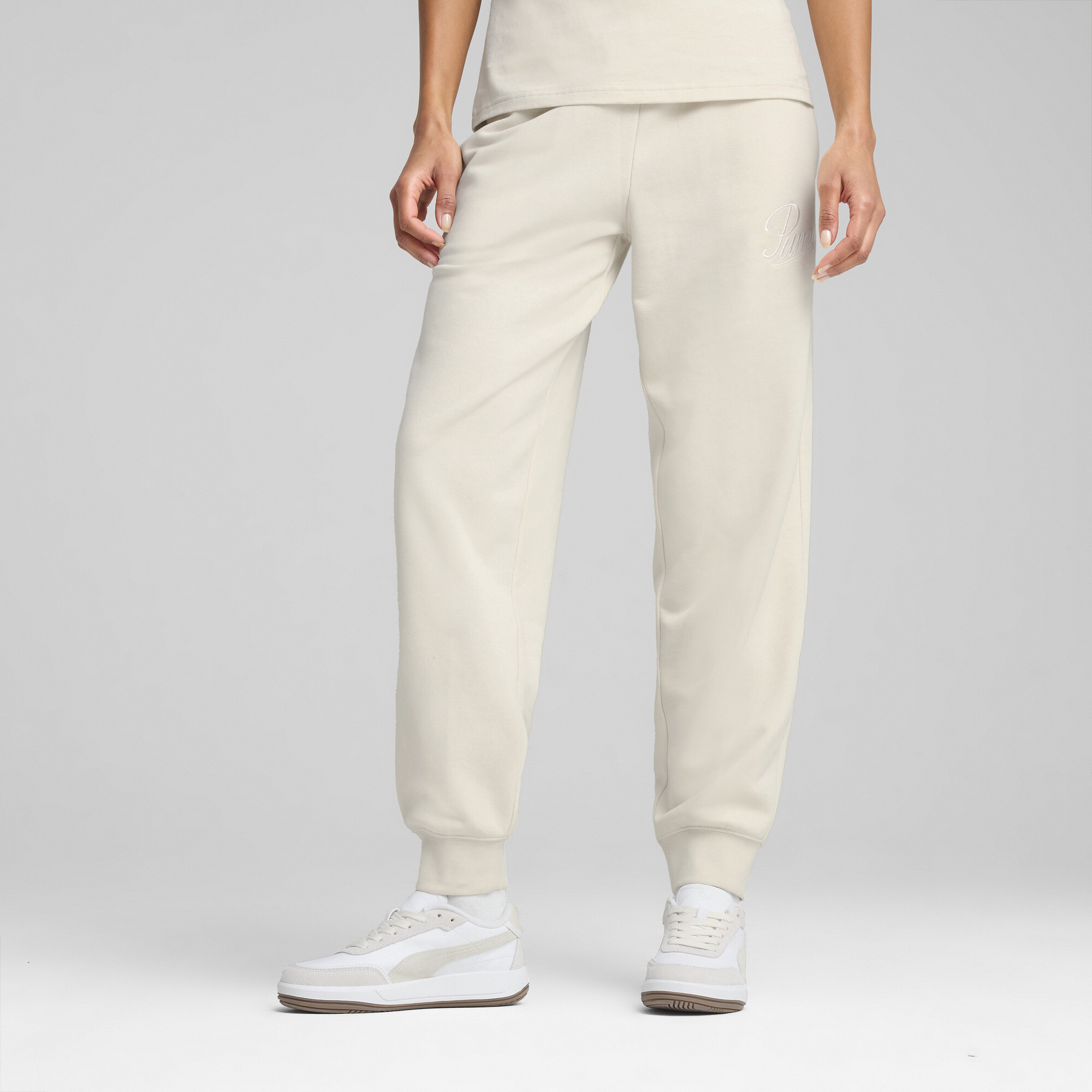 Puma ქალის შარვალი ESS SCRIPT Sweatpants TR cl