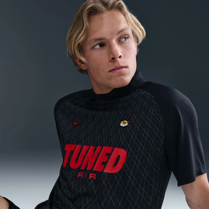 Nike მამაკაცის მაისური