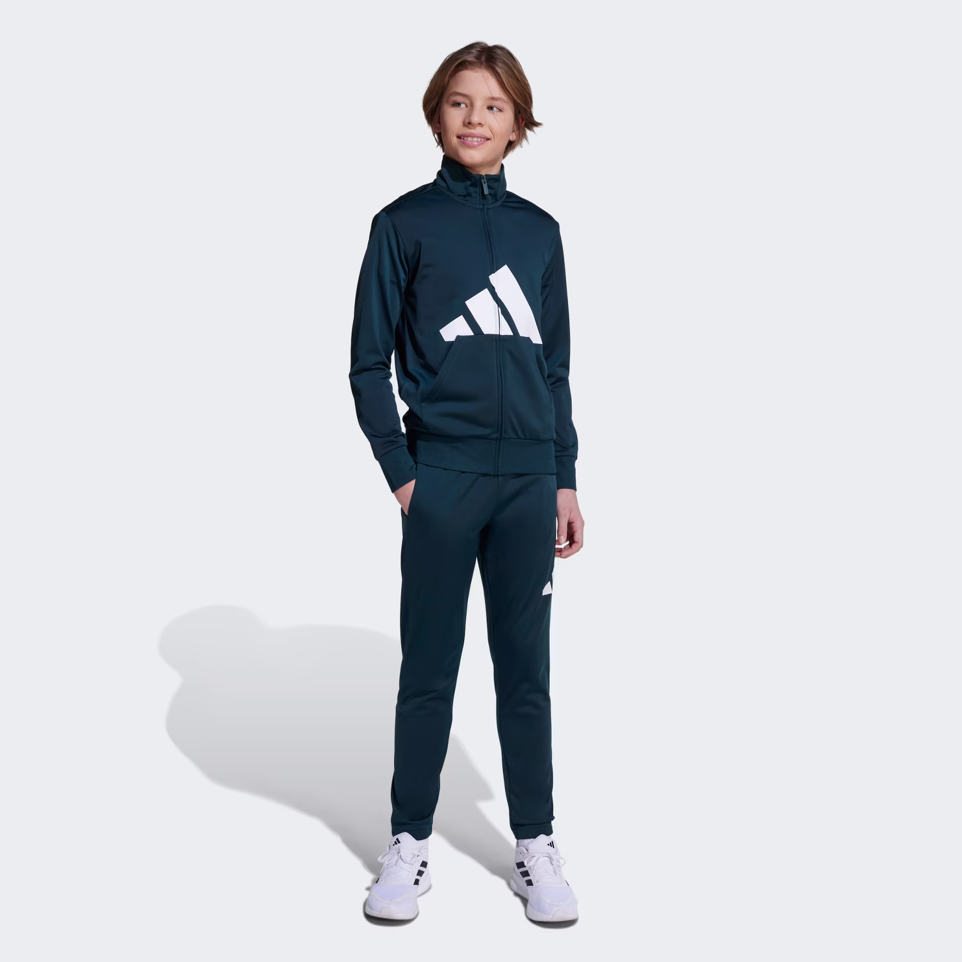 Adidas ბავშვის სპორტული კომპლექტი