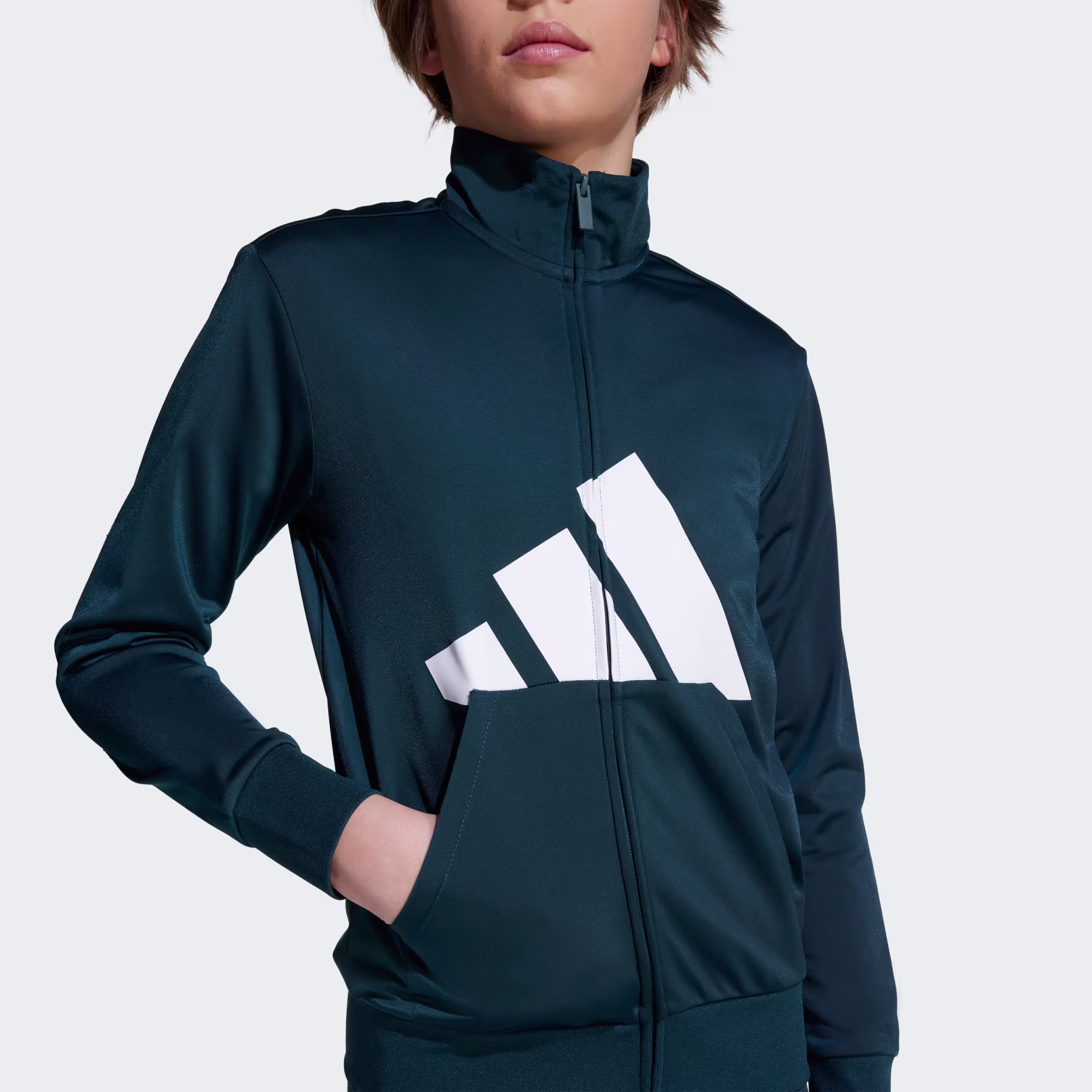 Adidas ბავშვის სპორტული კომპლექტი