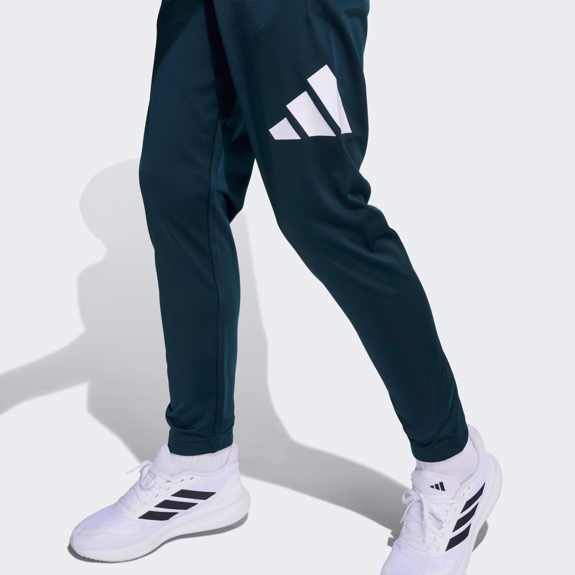 Adidas ბავშვის სპორტული კომპლექტი