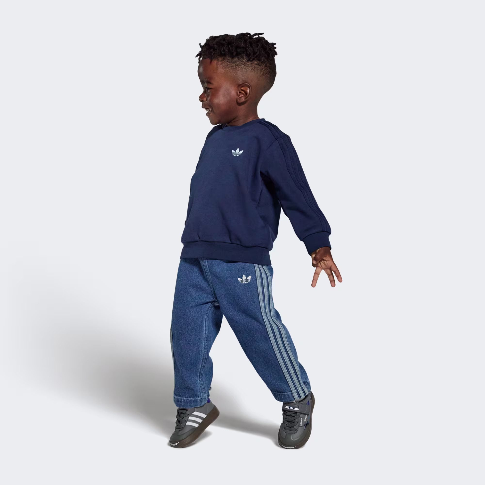 Adidas ბავშვის სპორტული ფეხსაცმელი