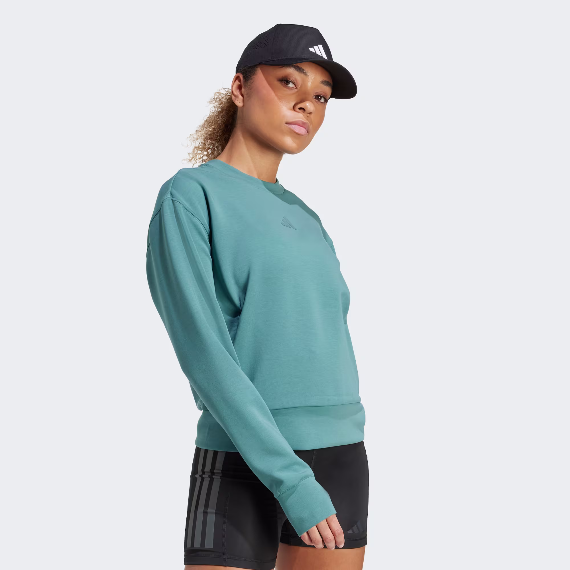 Adidas ქალის ჯემპრი