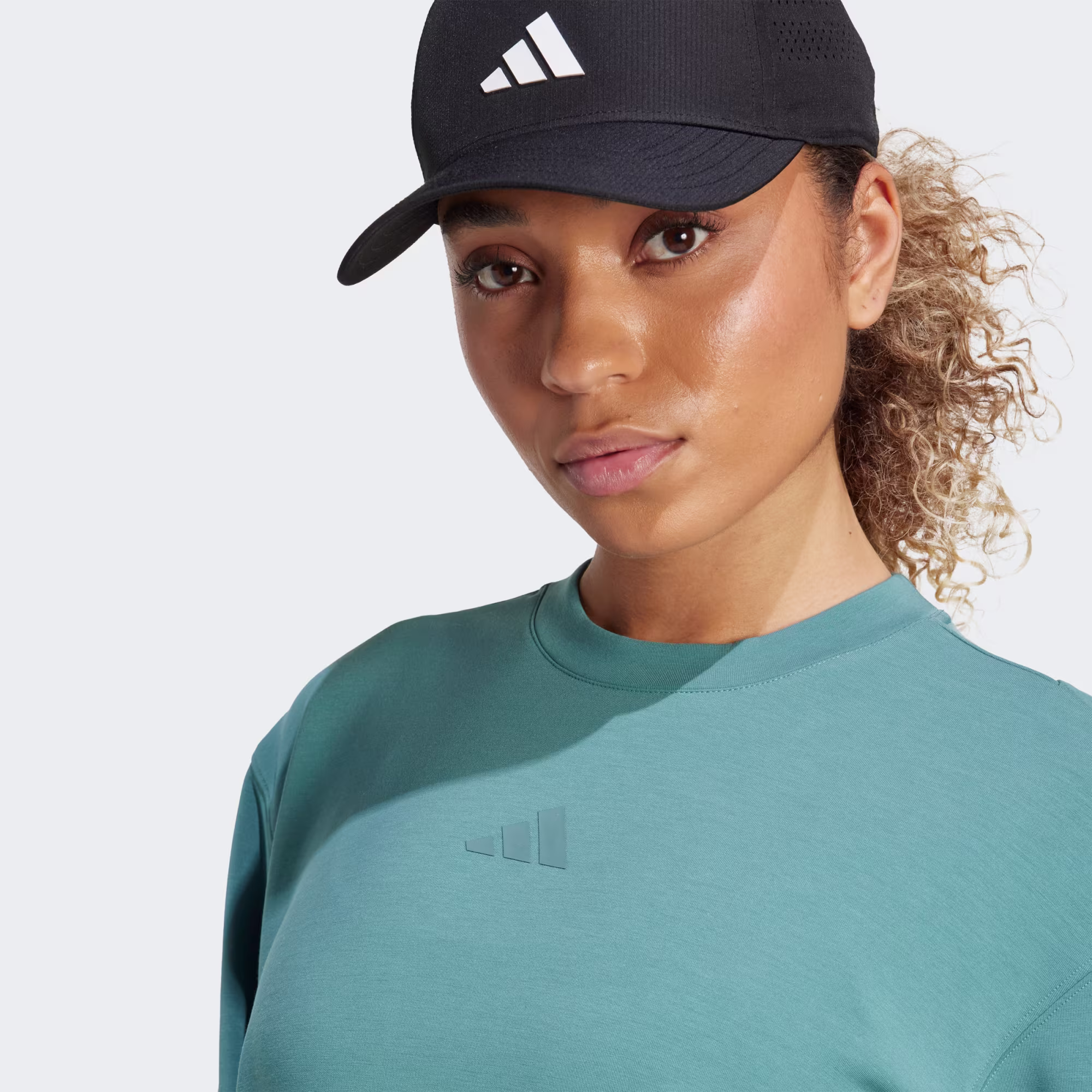 Adidas ქალის ჯემპრი
