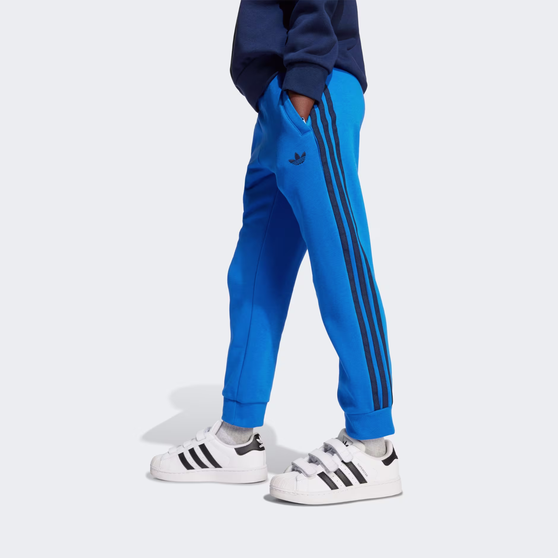 Adidas ბავშვის სპორტული კომპლექტი