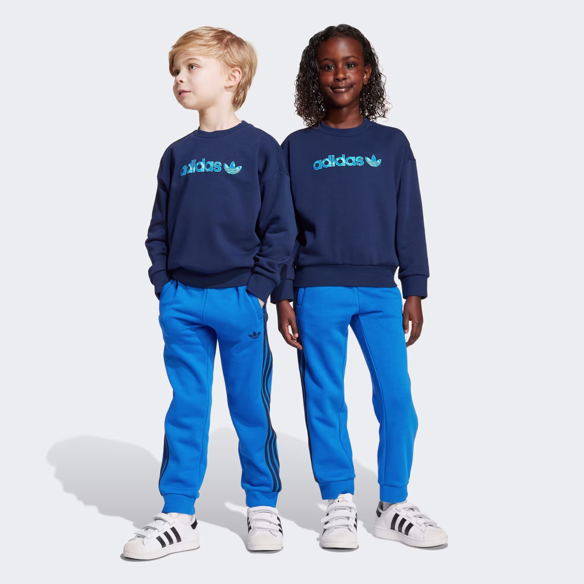 Adidas ბავშვის სპორტული კომპლექტი