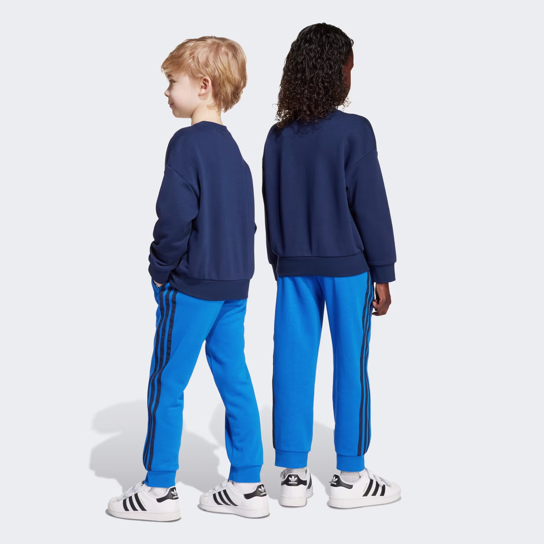 Adidas ბავშვის სპორტული კომპლექტი