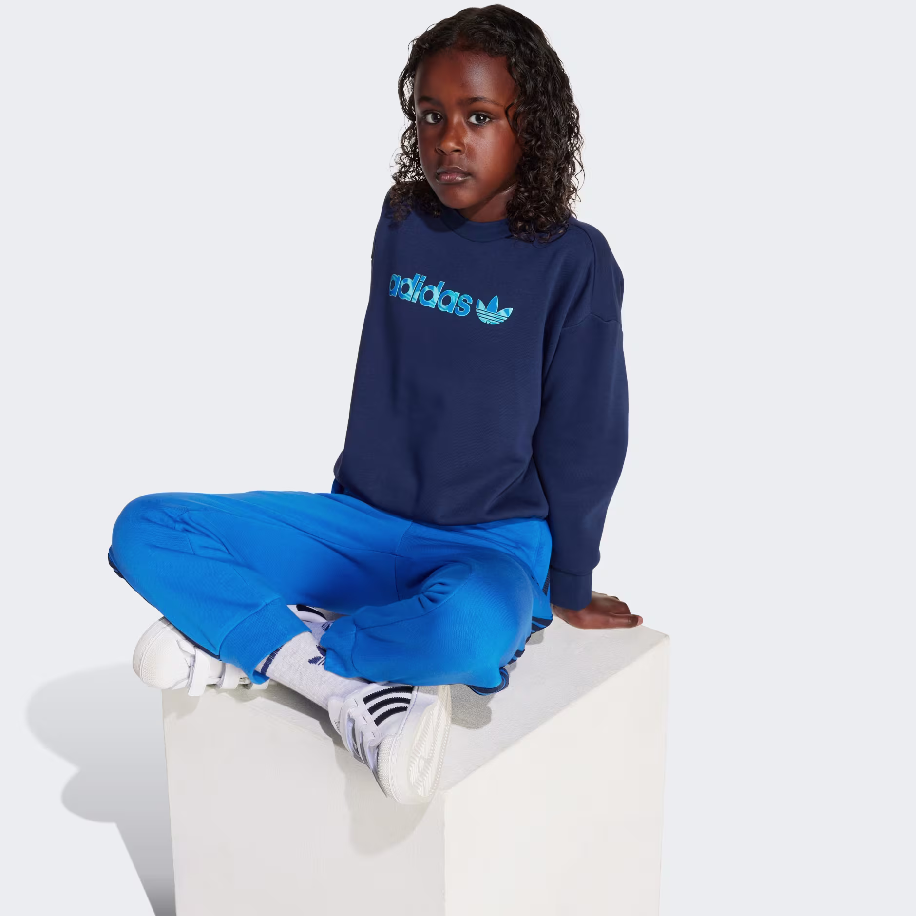 Adidas ბავშვის სპორტული კომპლექტი