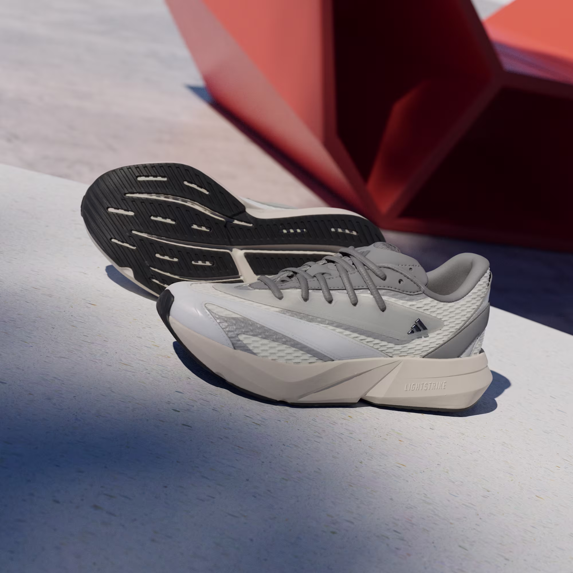Adidas ქალის სპორტული ფეხსაცმელი